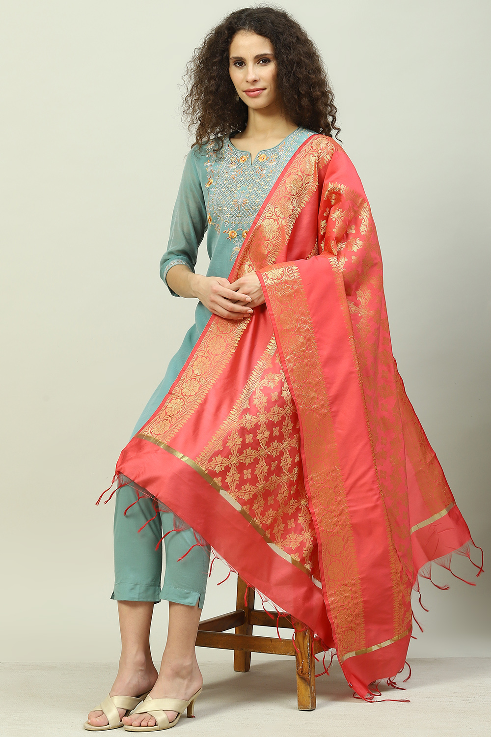 Pink Art Silk Yarndyed Dupatta image number 2