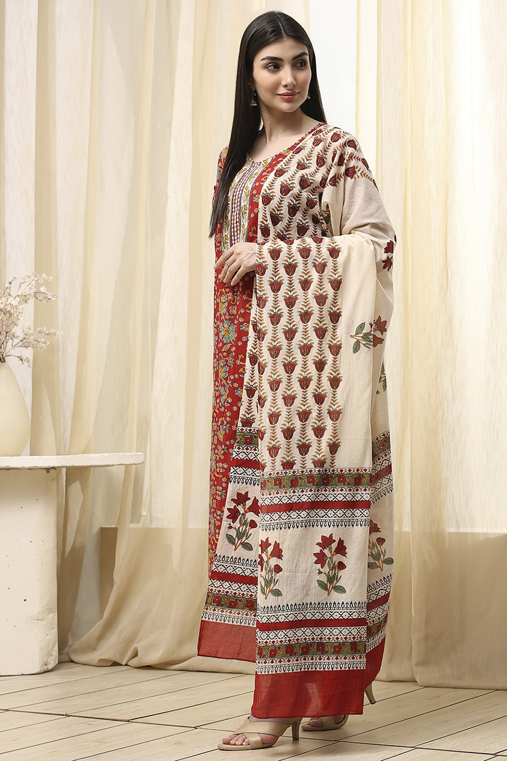 Red Cotton Screen Print Unstitched Suit Set image number 4