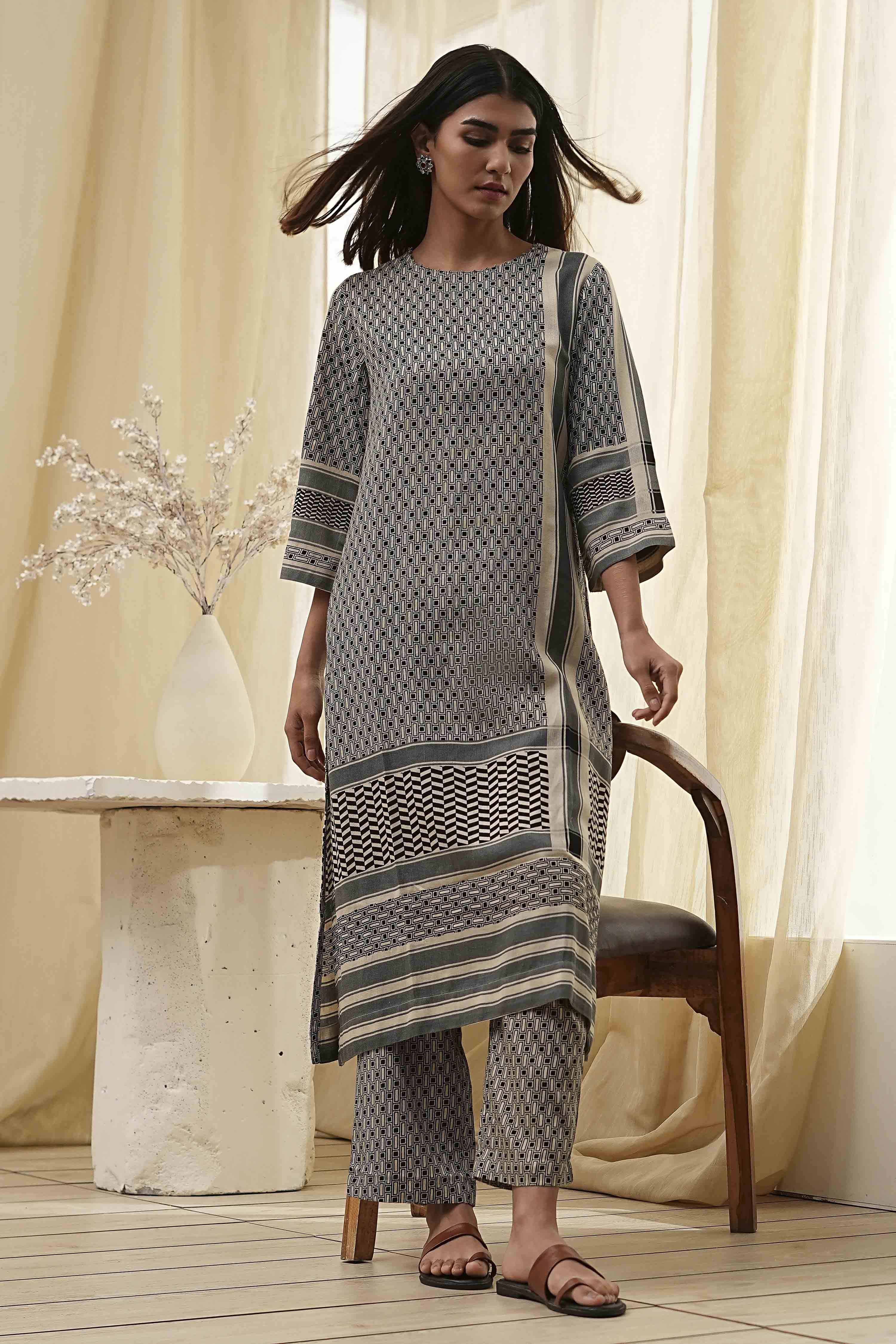 Black and Beige Printed Straight Kurta Set image number 0