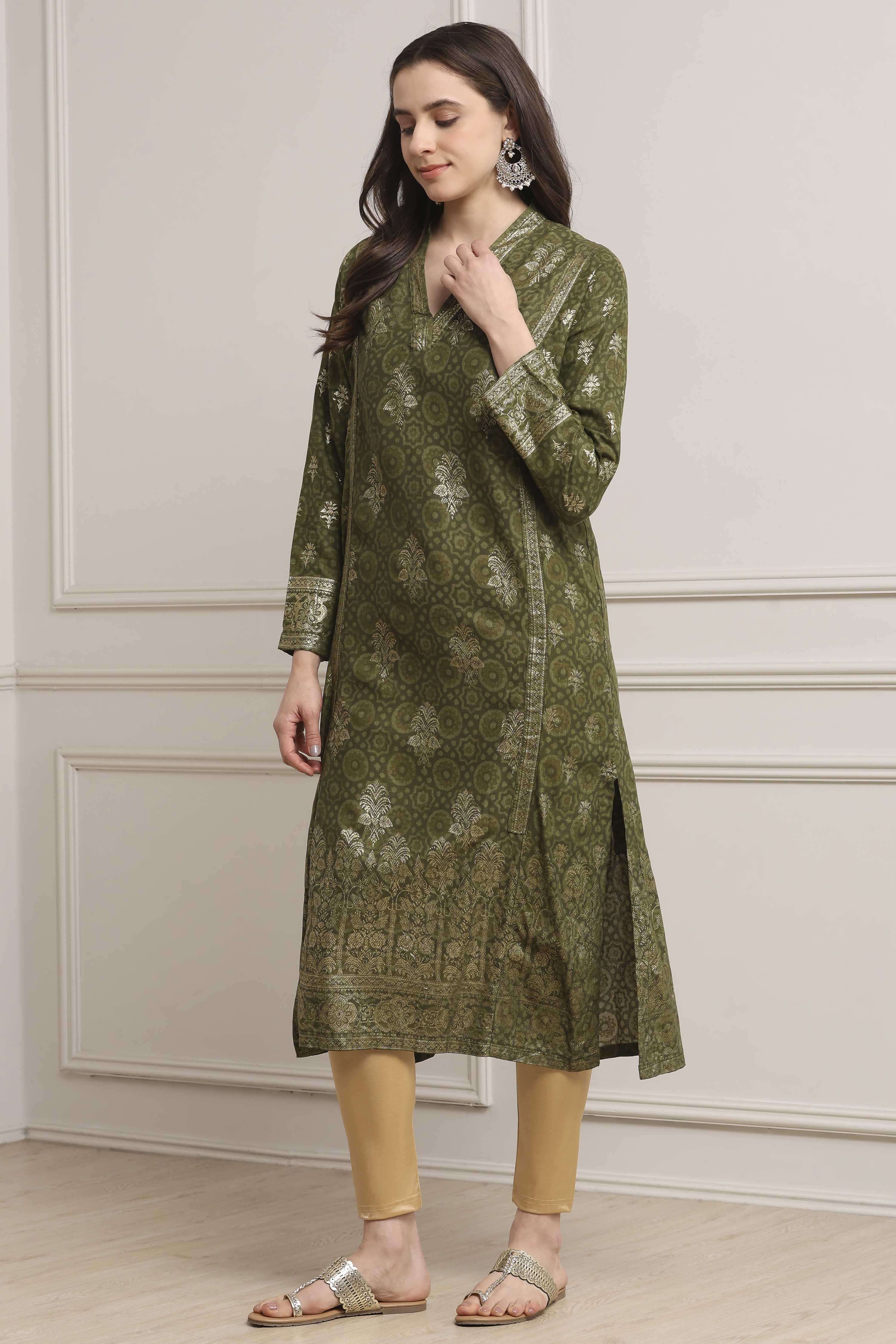 Green Viscose Rayon Straight Kurta Pants Set image number 3