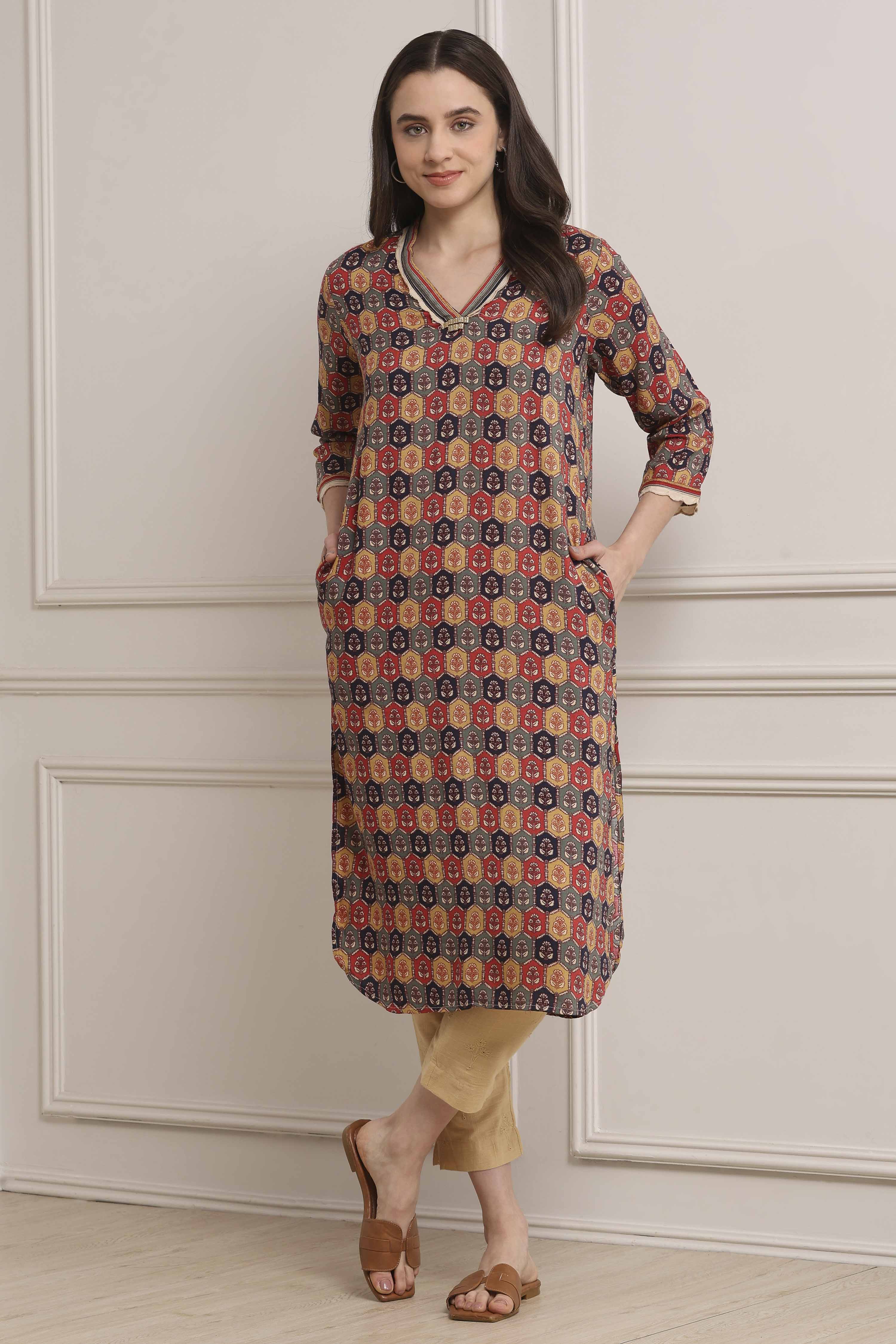 Maroon Viscose Rayon Straight Kurta Pants Set image number 0