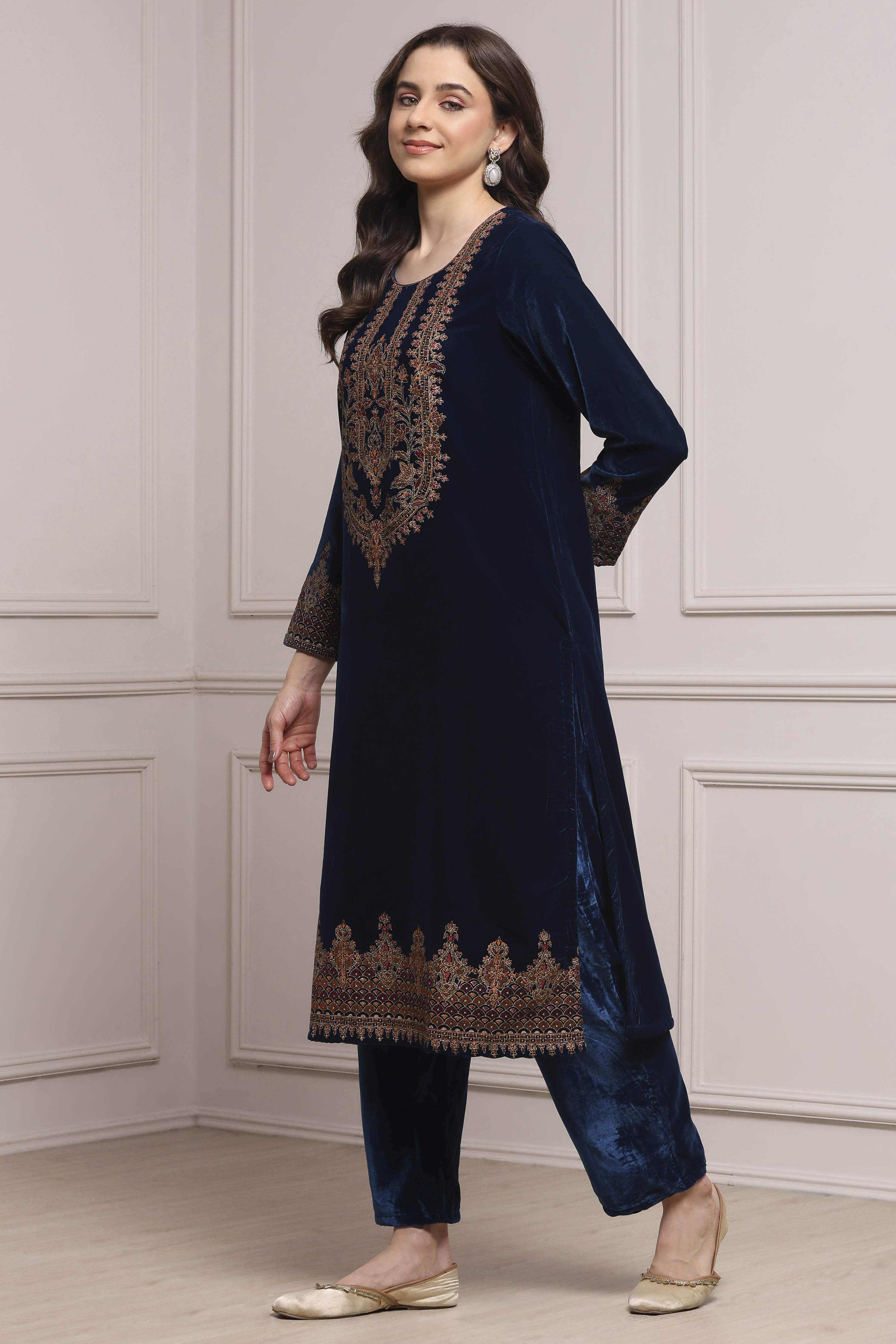 Teal Velvet Straight Winter Kurta Set image number 3