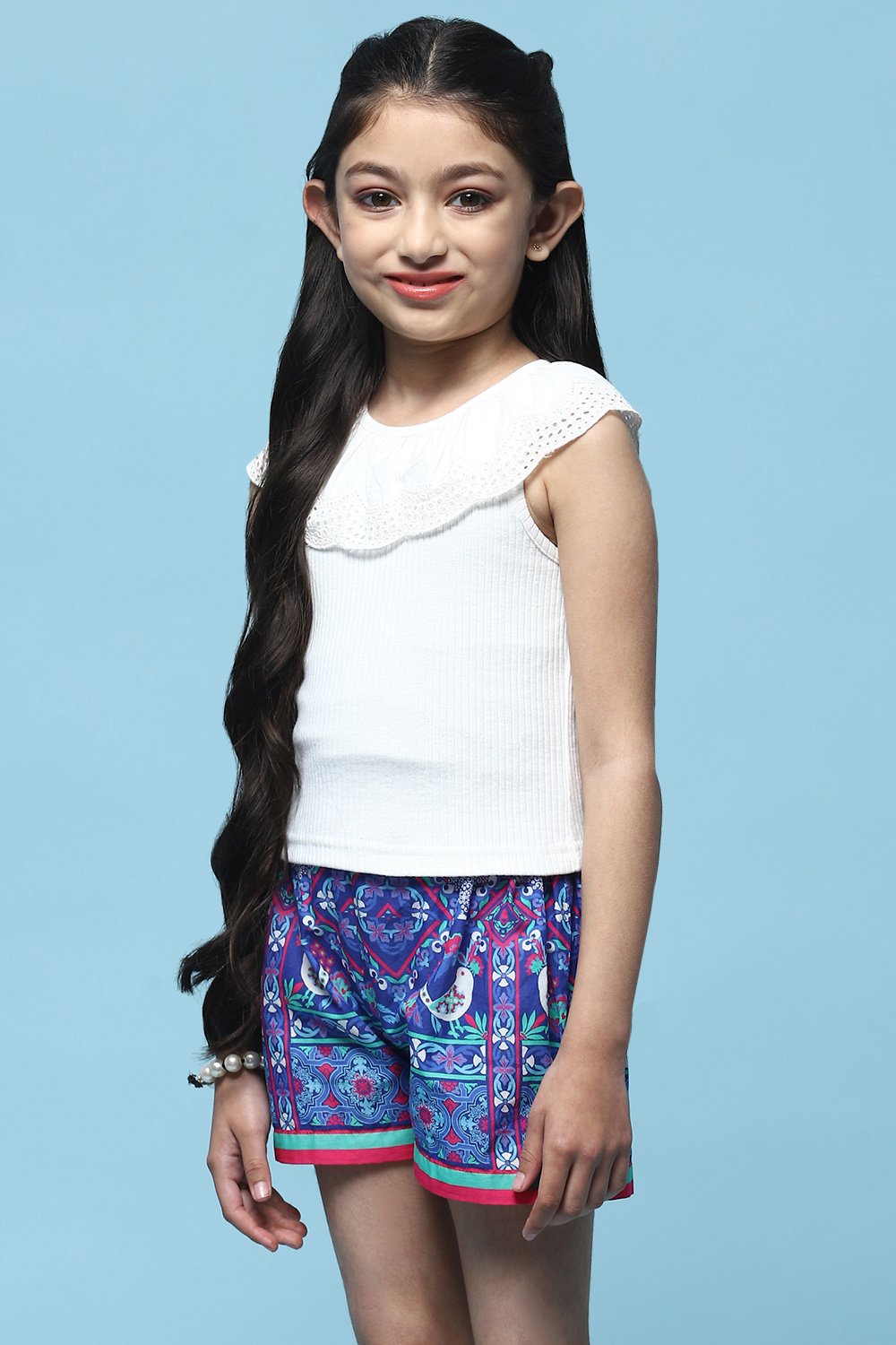 Pink Sleeveless Top With Schiffli Lace Detail image number 2