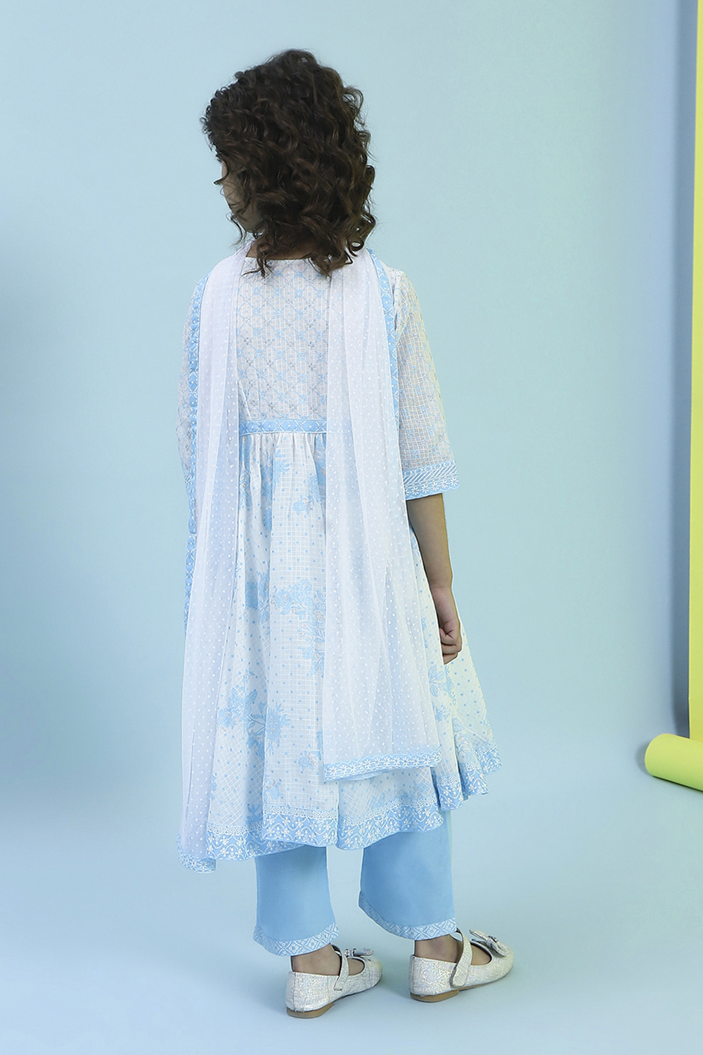 White and Blue Cotton Printed Gathered Suit Set image number 4