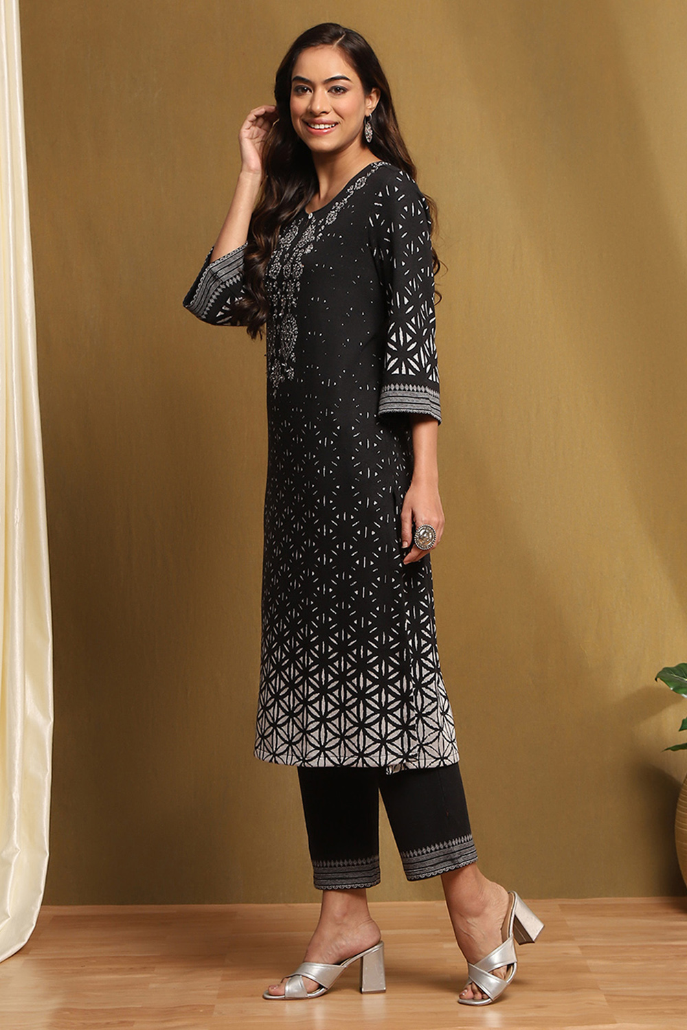 Maroon Jacquard Straight Set image number 3