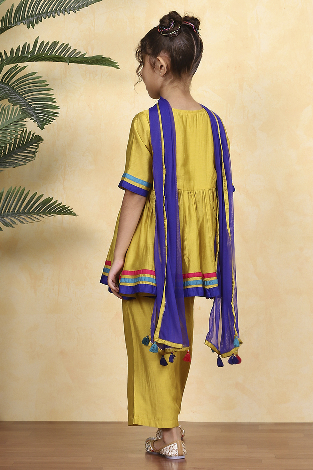 Green Polyester Blend Solid Gathered Suit Set image number 4