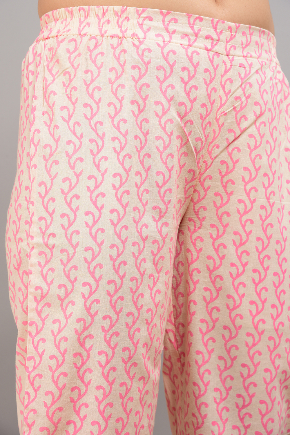 Pink Cotton Screen Print Unstitched Suit Set image number 4