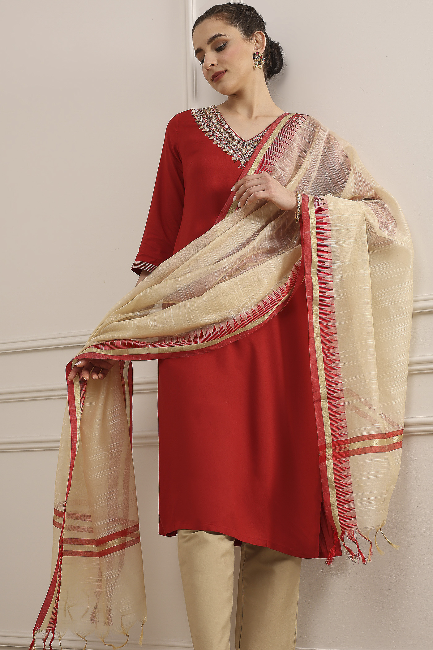 Cream Polyester Yarndyed Dupatta image number 1