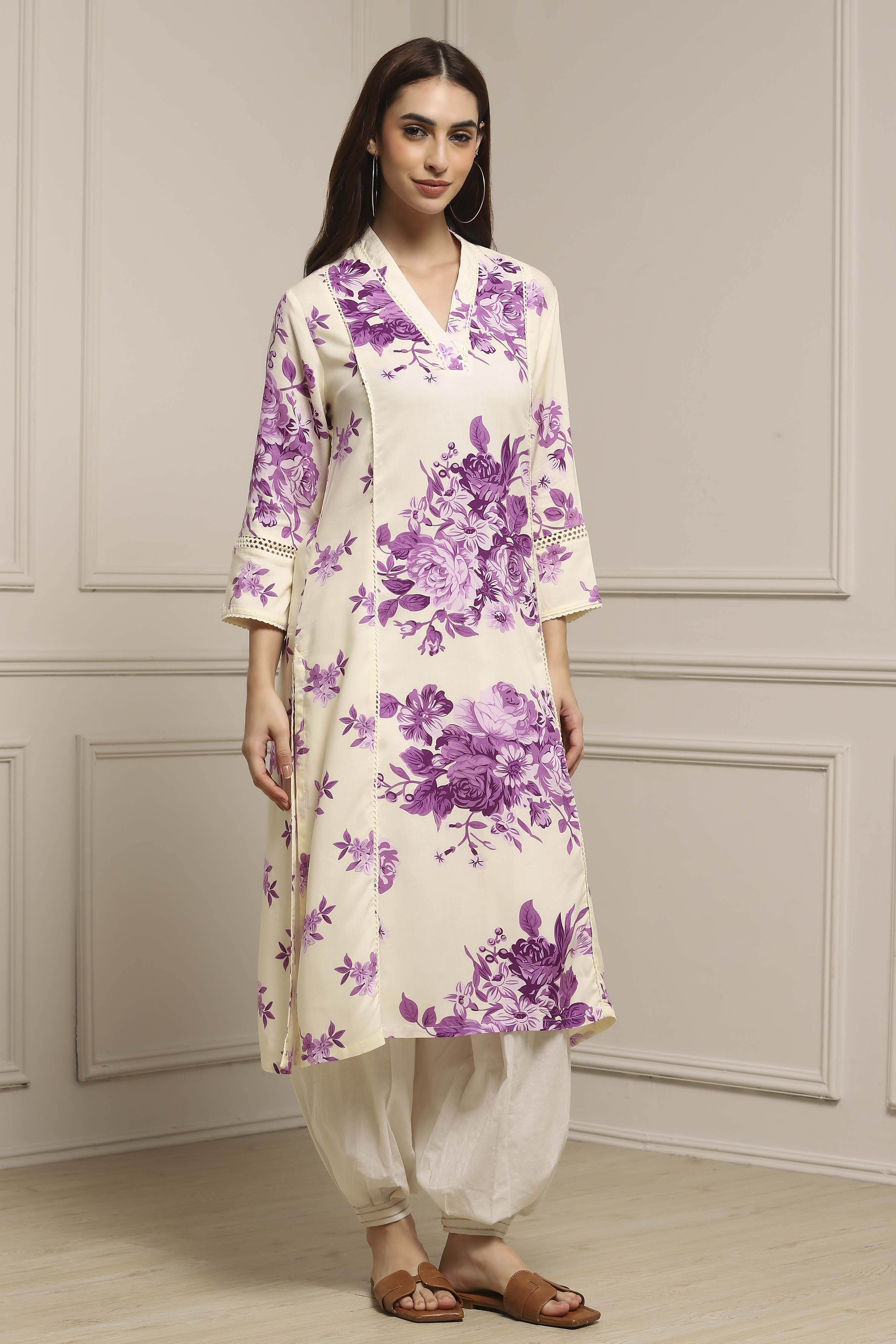 White and Pink Printed Straight Kurta image number 4