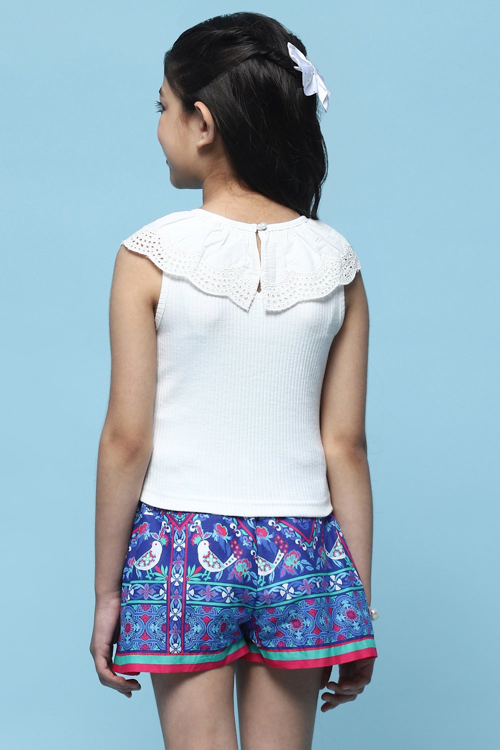 Pink Sleeveless Top With Schiffli Lace Detail image number 3