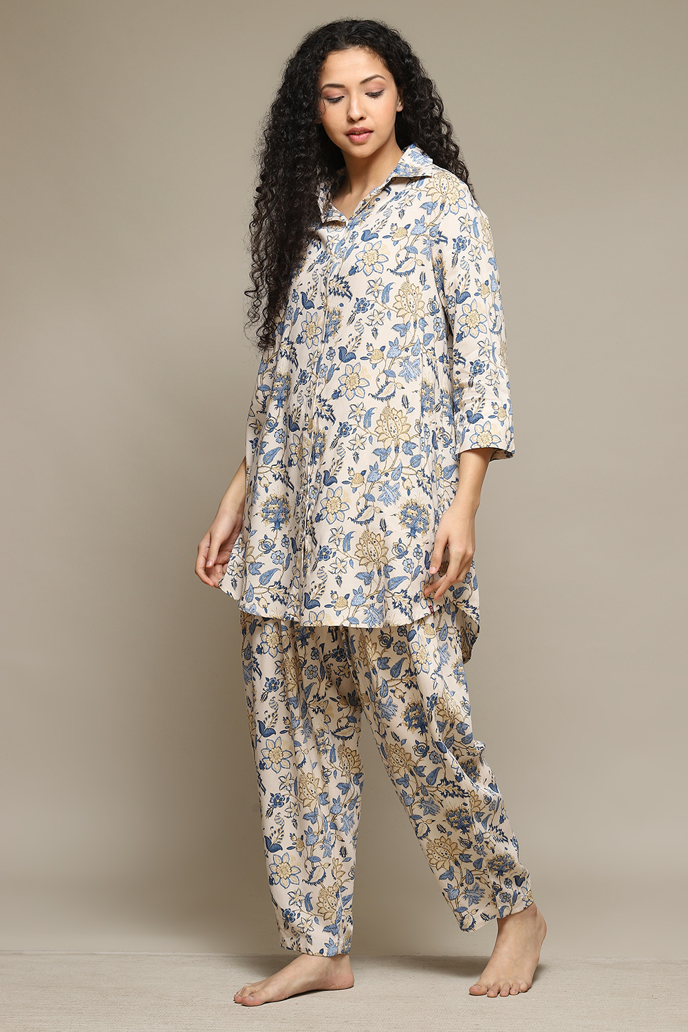 Off White & Red Rayon Printed 2 Piece Sleepwear Set image number 3