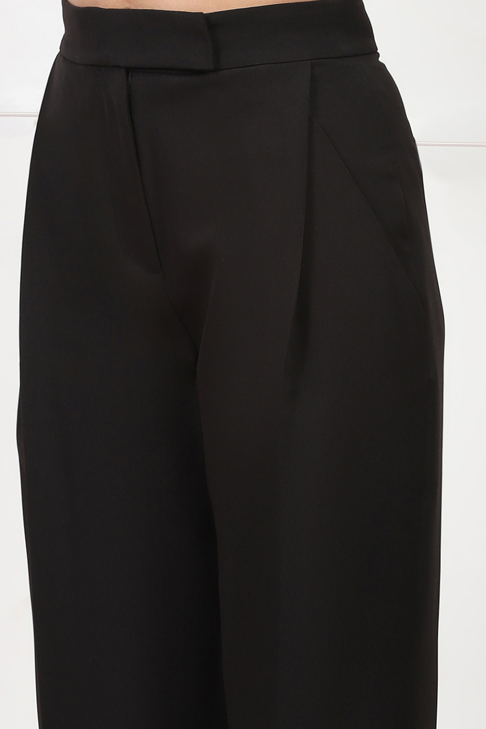 Black Solid Tapered Fit Pants image number 1