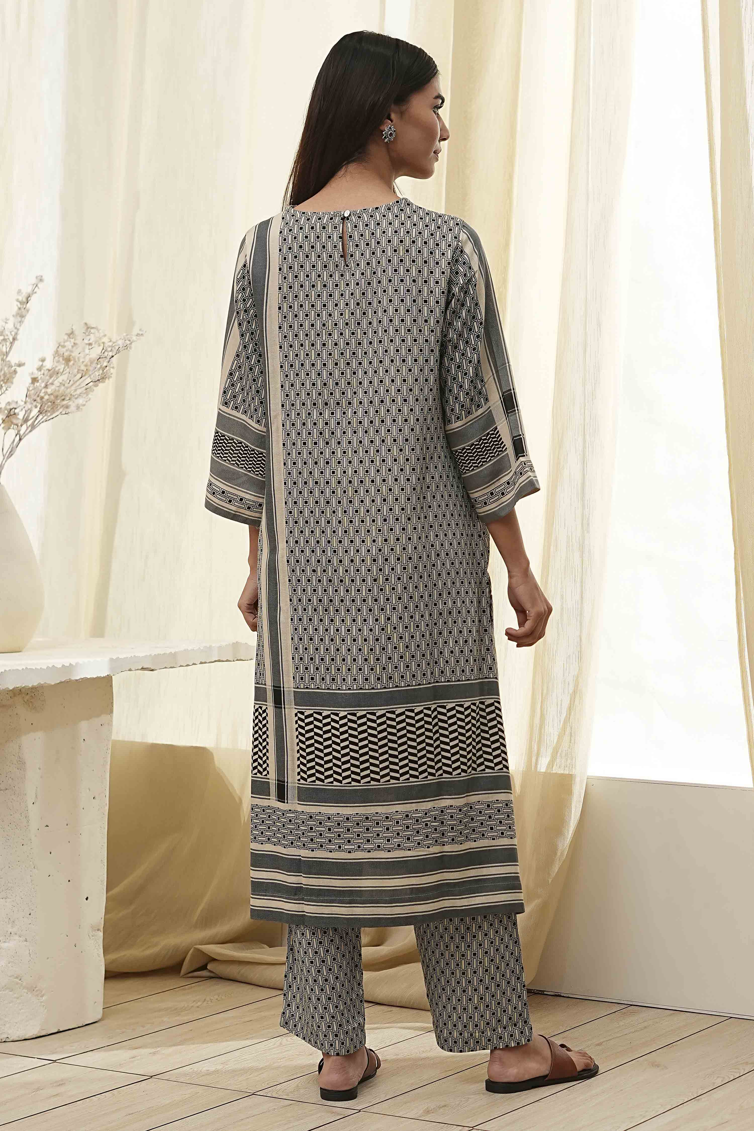 Black and Beige Printed Straight Kurta Set image number 4