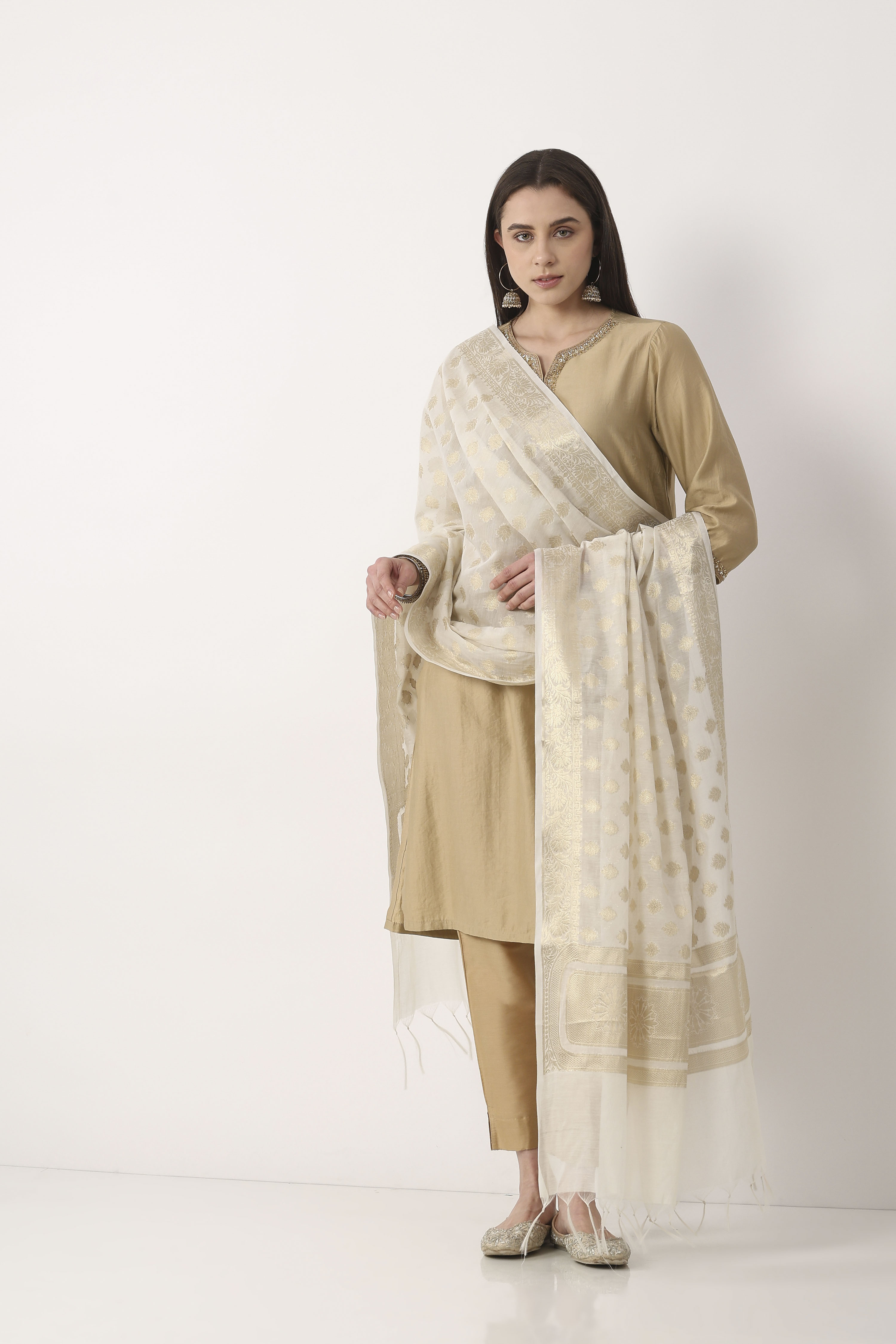 White Striped Elegant Dupatta image number 3