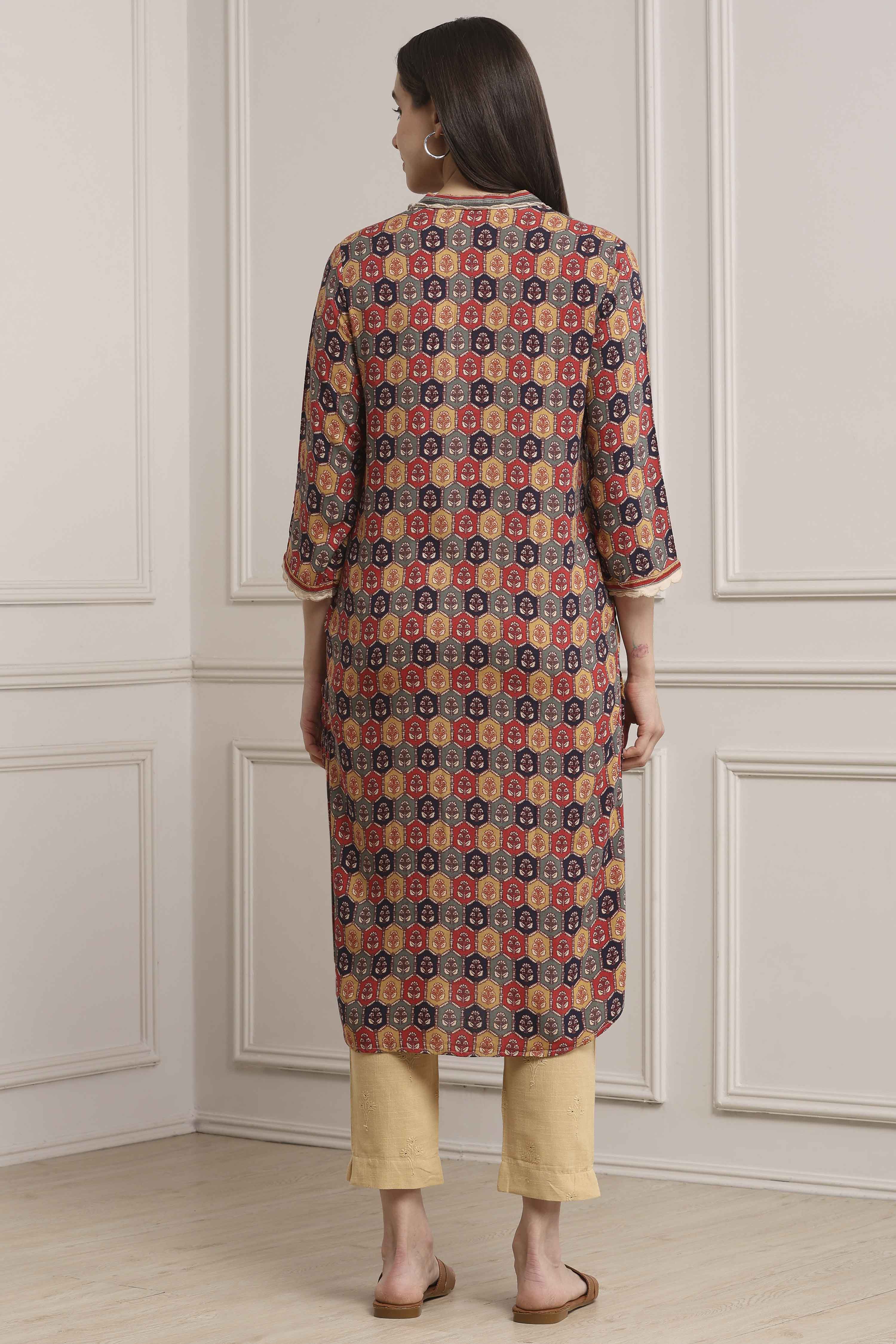 Maroon Viscose Rayon Straight Kurta Pants Set image number 4