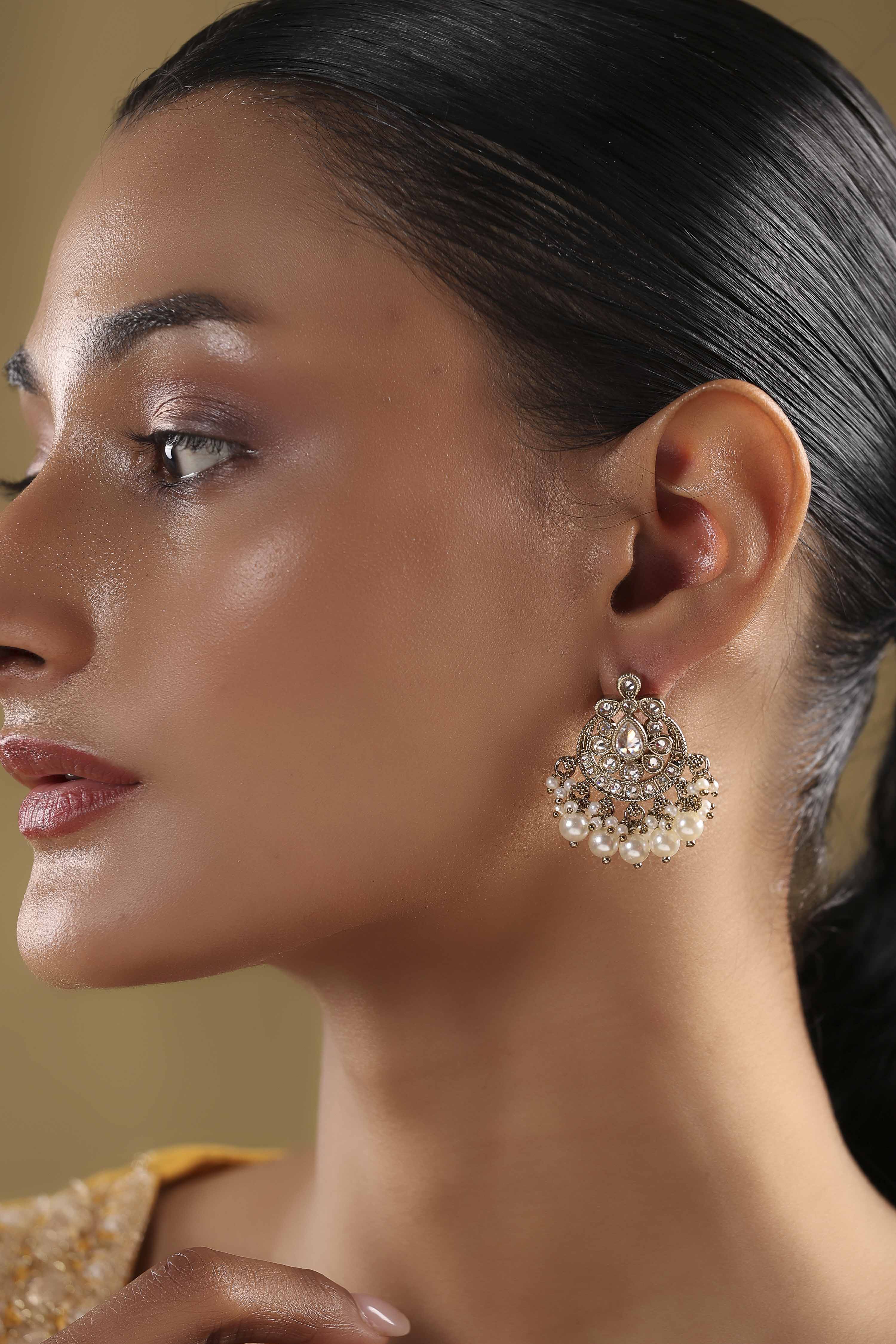 White Pearl Earrings image number 1