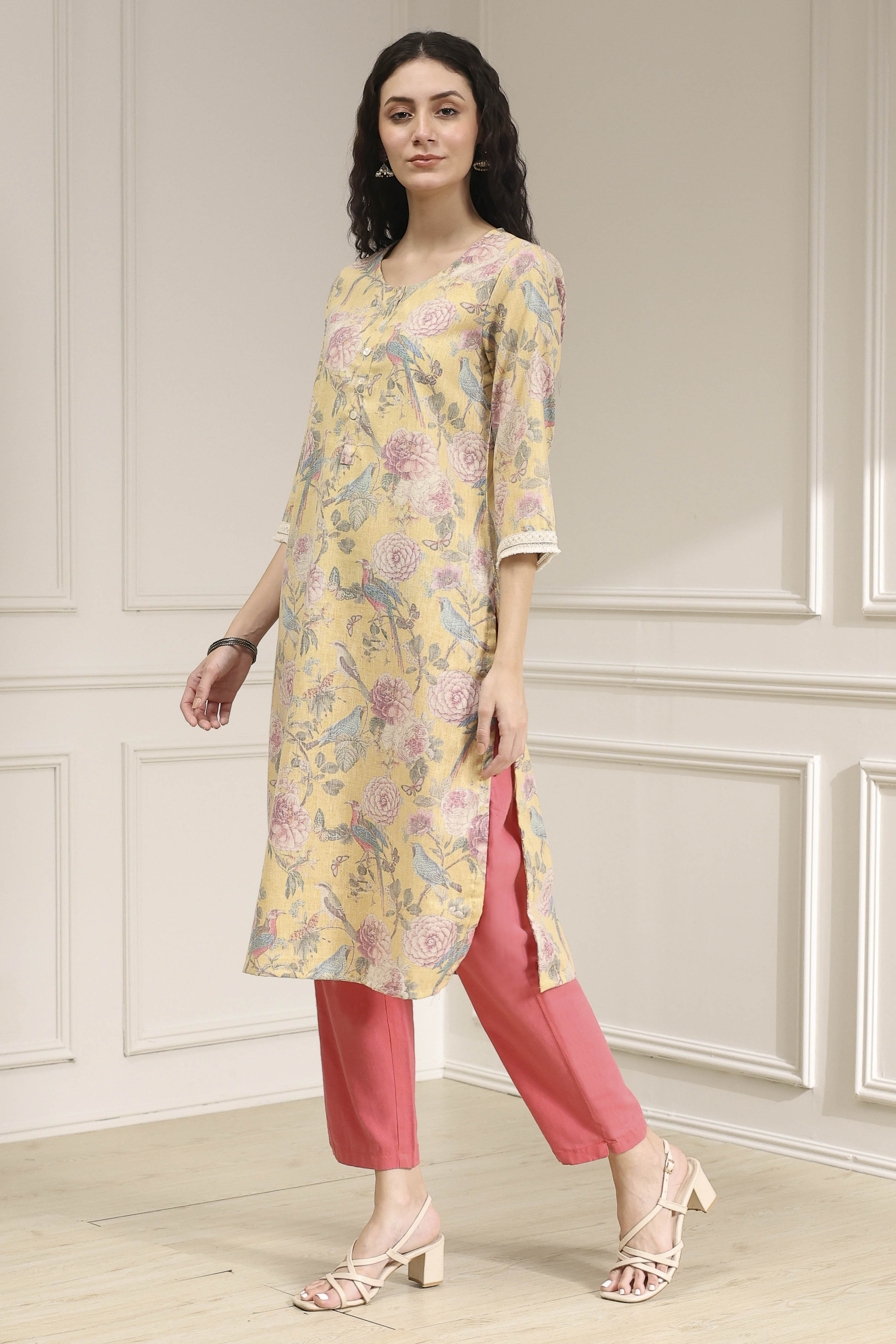Yellow Cotton Blend Printed Straight Kurta image number 2