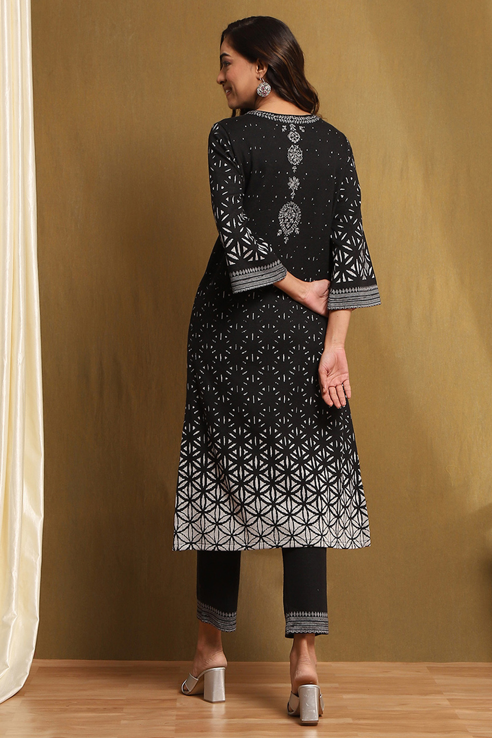 Maroon Jacquard Straight Set image number 4