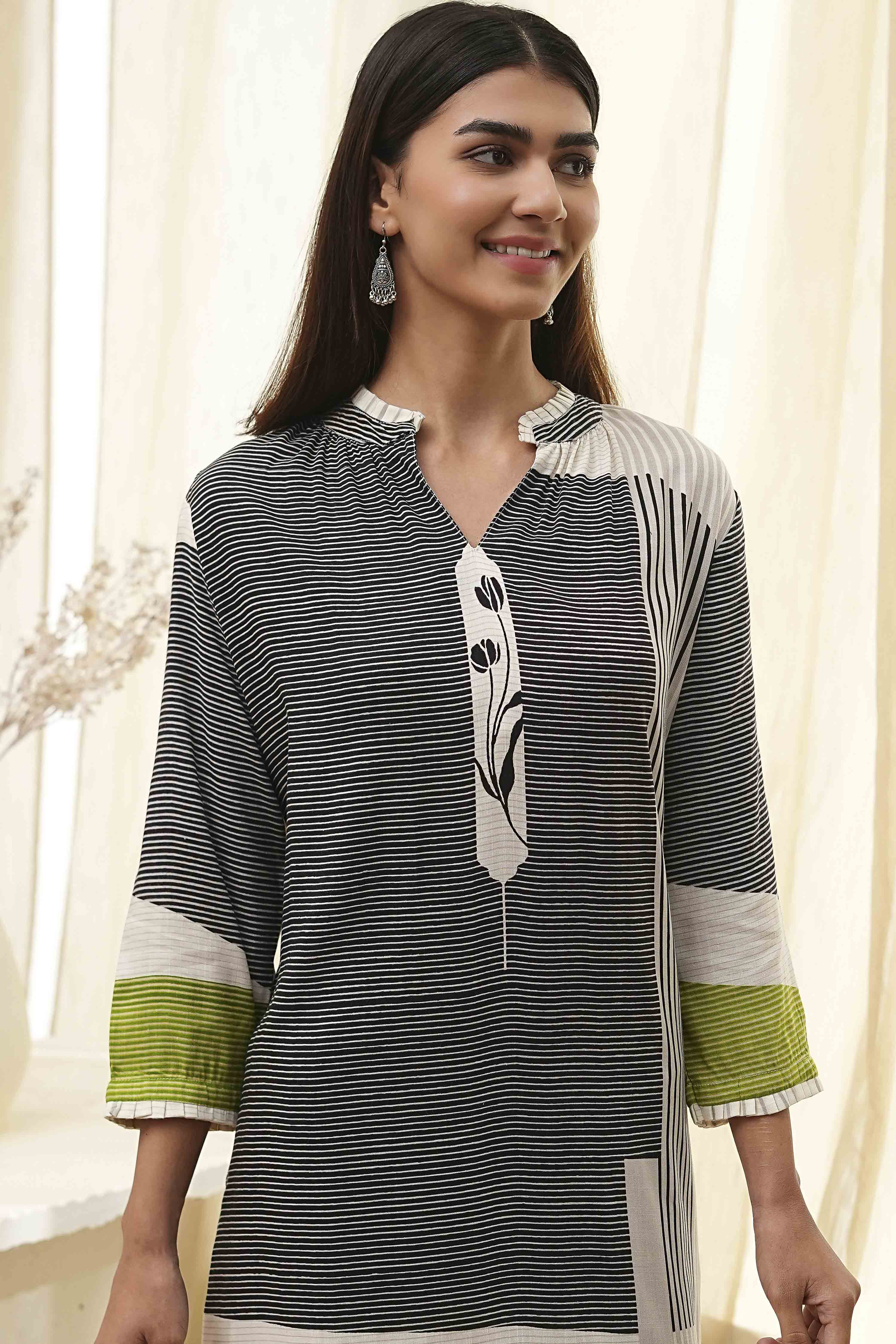 Black and Off-White Straight Printed Kurta Set image number 1