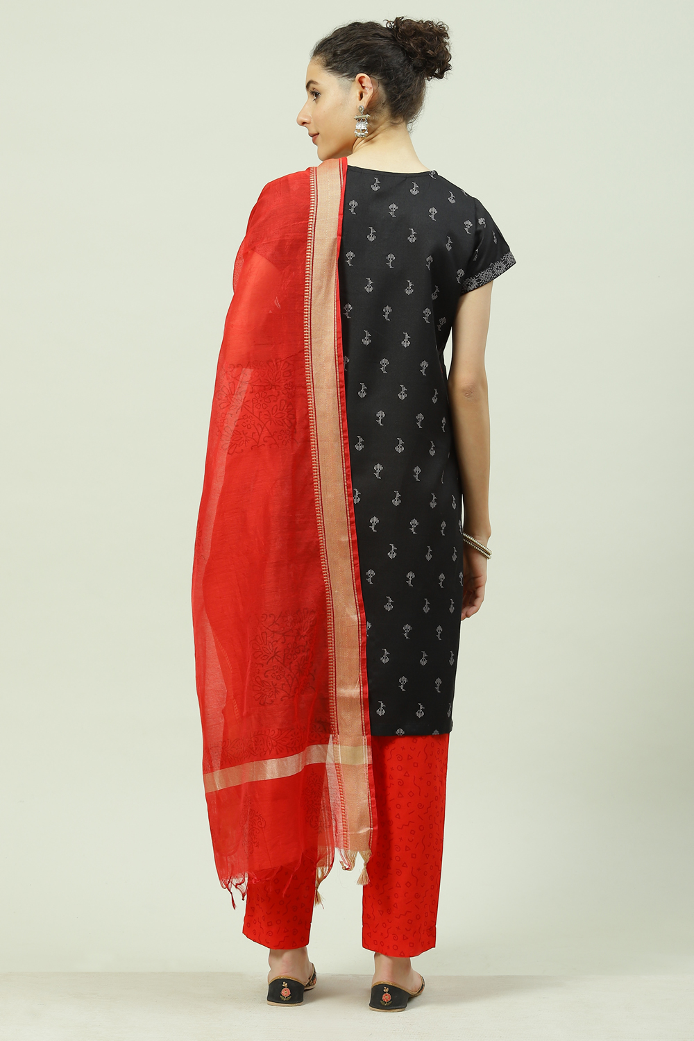 Black Cotton Screen Print Unstitched Suit Set image number 7