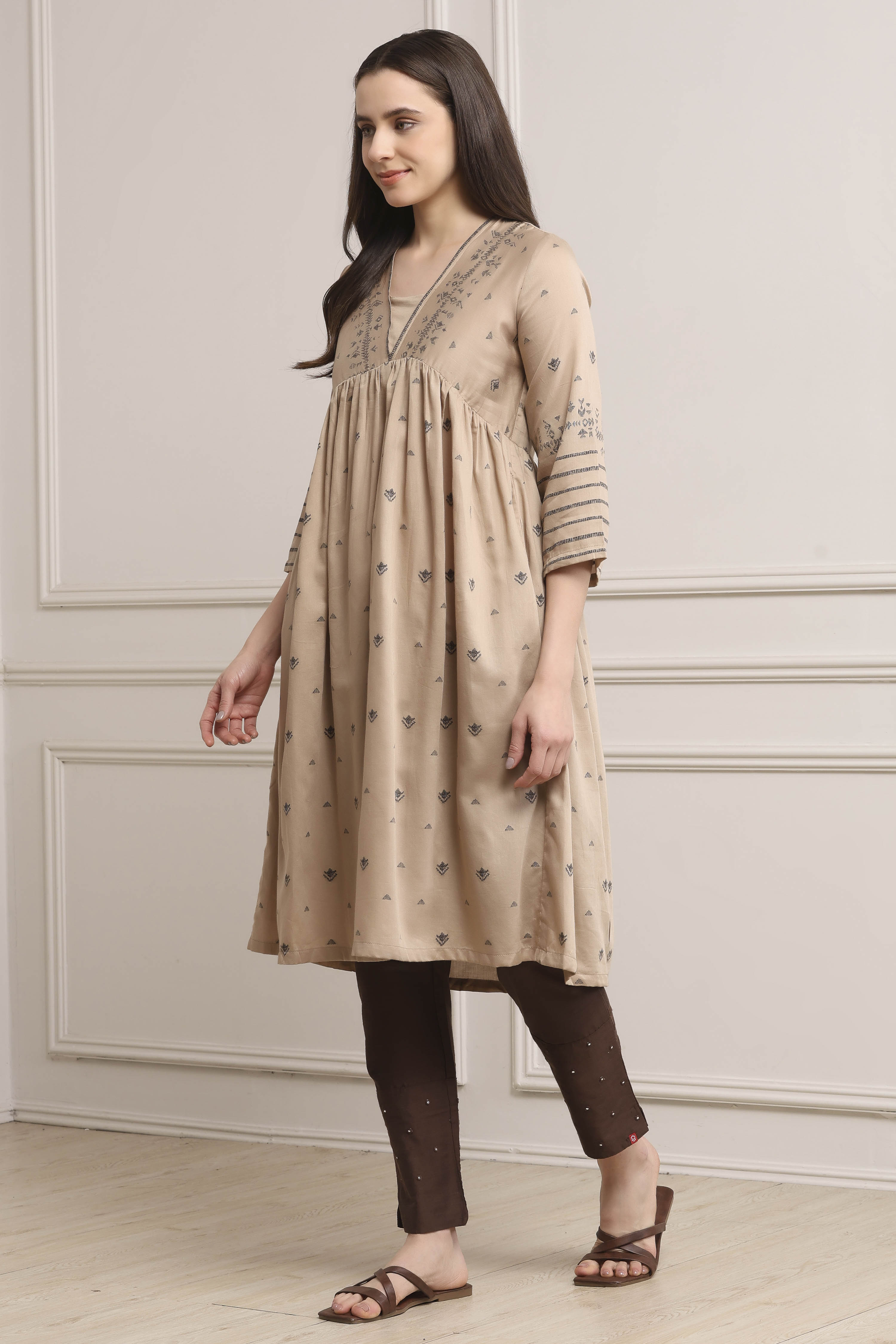 Taupe Poly Cotton Flared Kurta Pants Set image number 3