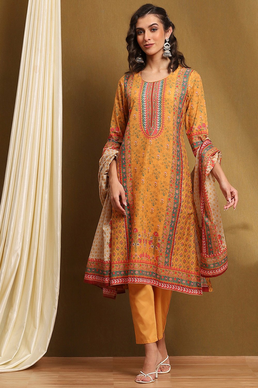 Moss Green Cotton Floral Printed Straight Suit Set image number 0