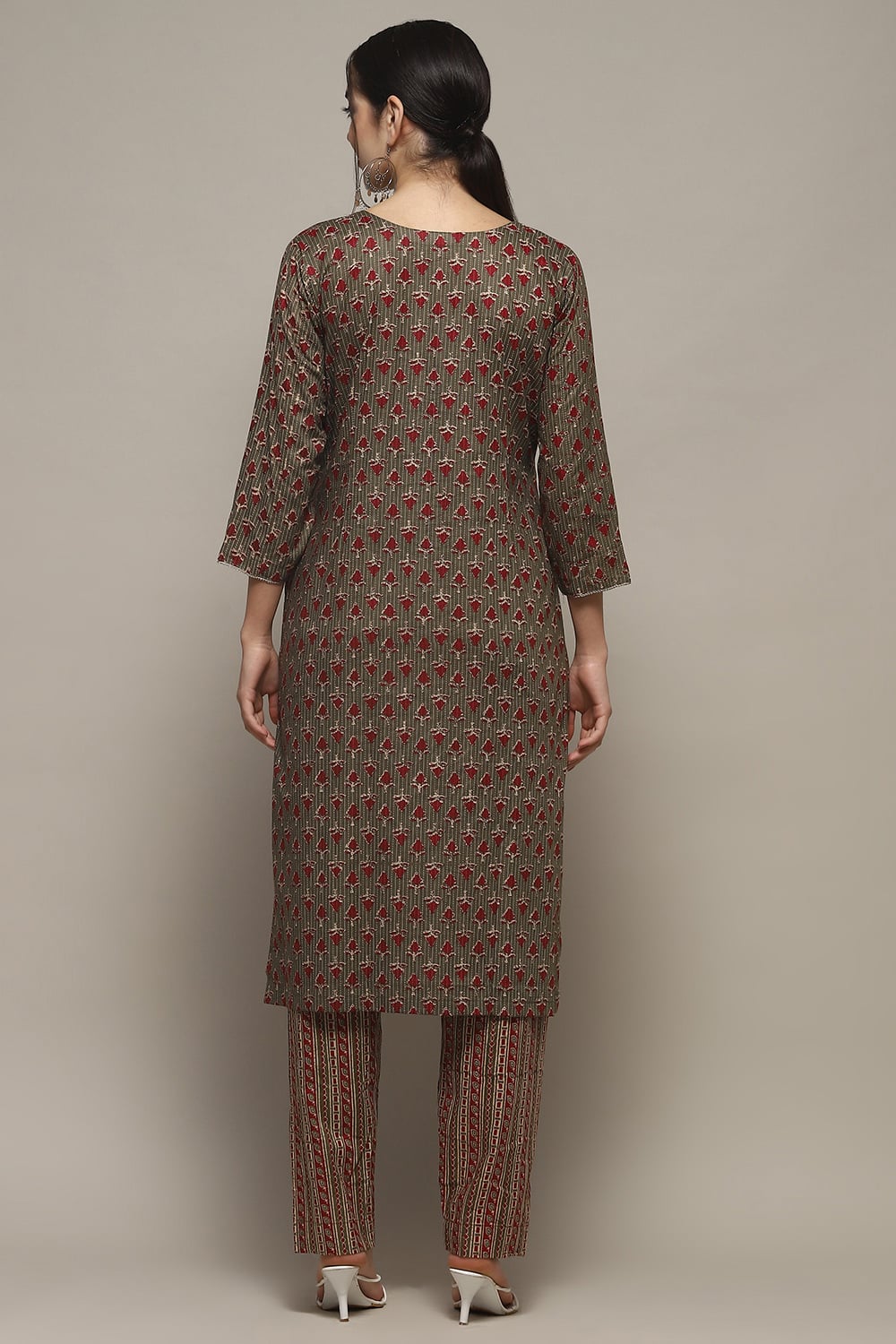 Green Cotton Unstitched Suit set image number 6