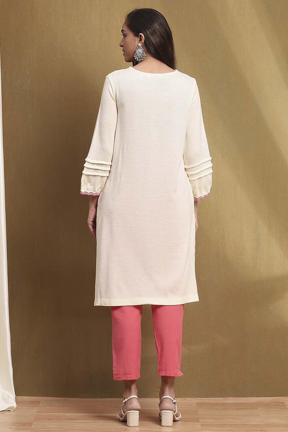 Cream-Colored Acrylic Winter wear Straight Kurta image number 3