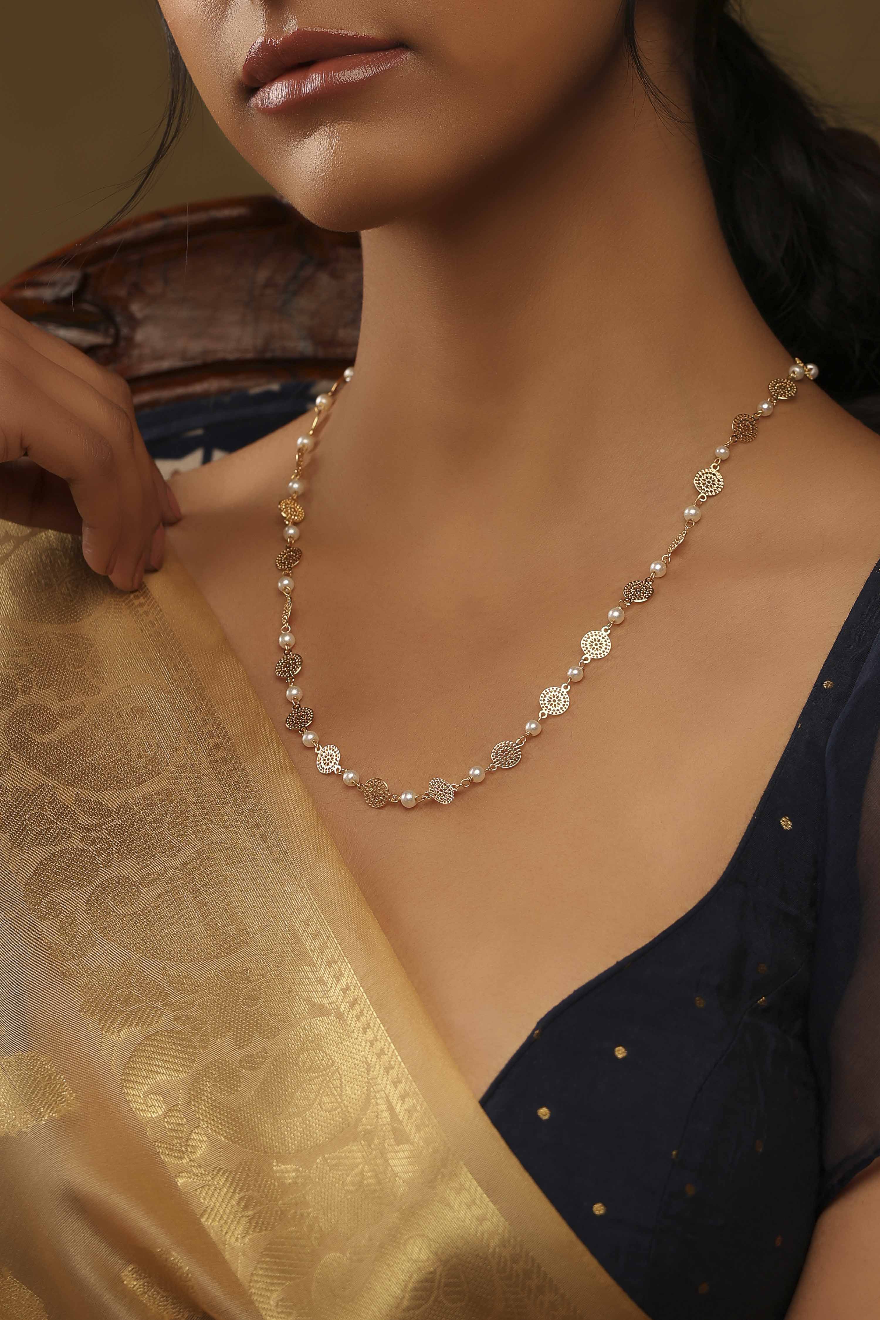 Gold Pearl Necklace image number 1