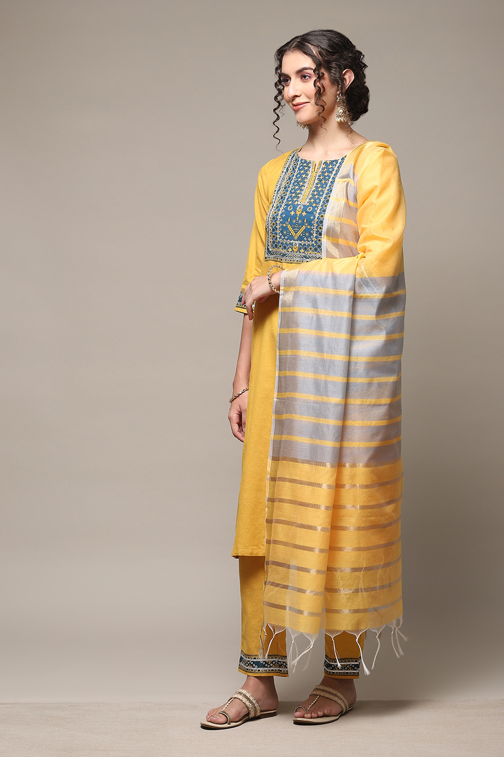 Beige Rayon Straight Kurta Regular Pant Suit Set image number 5