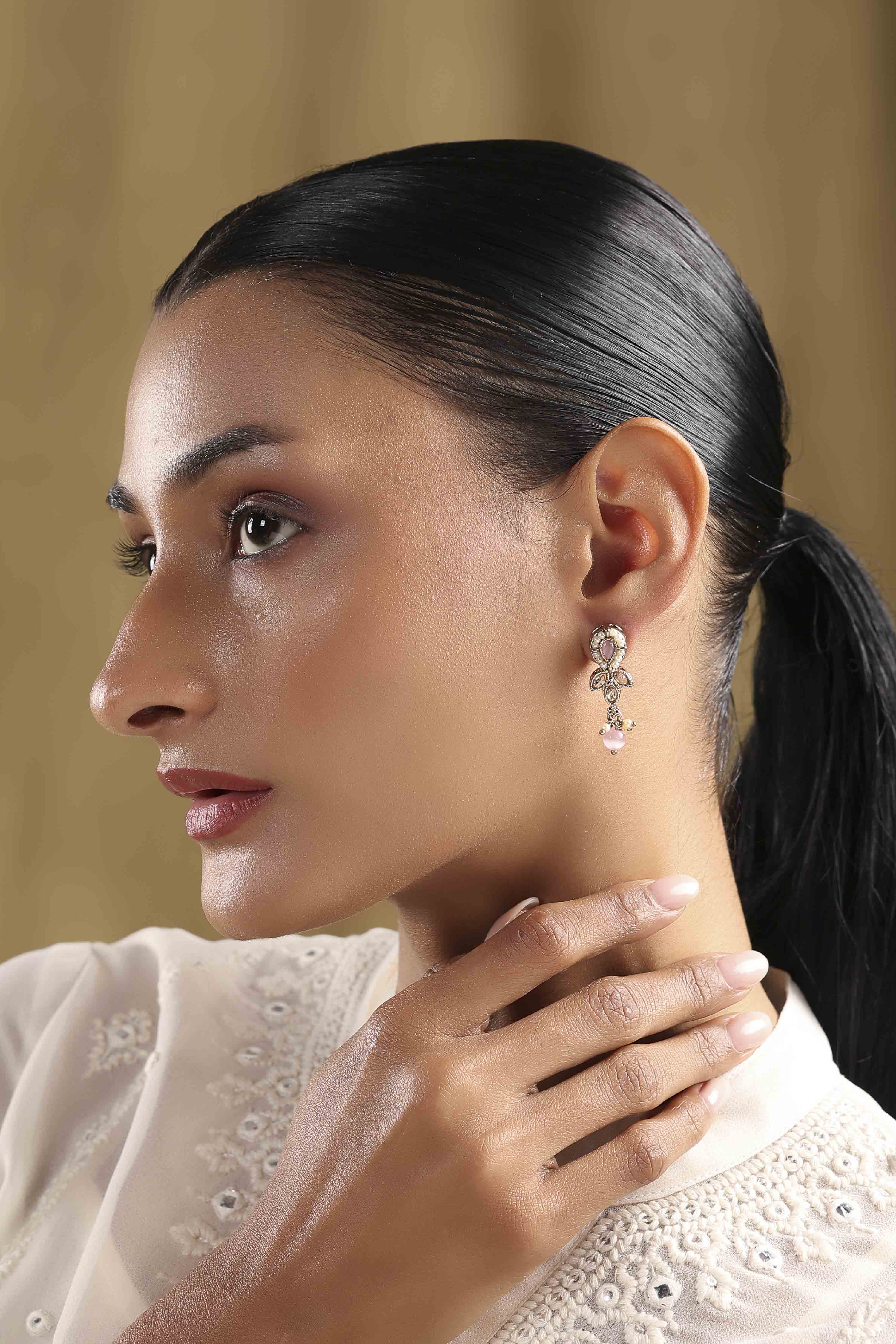 Light Pink Pearl Earrings image number 3