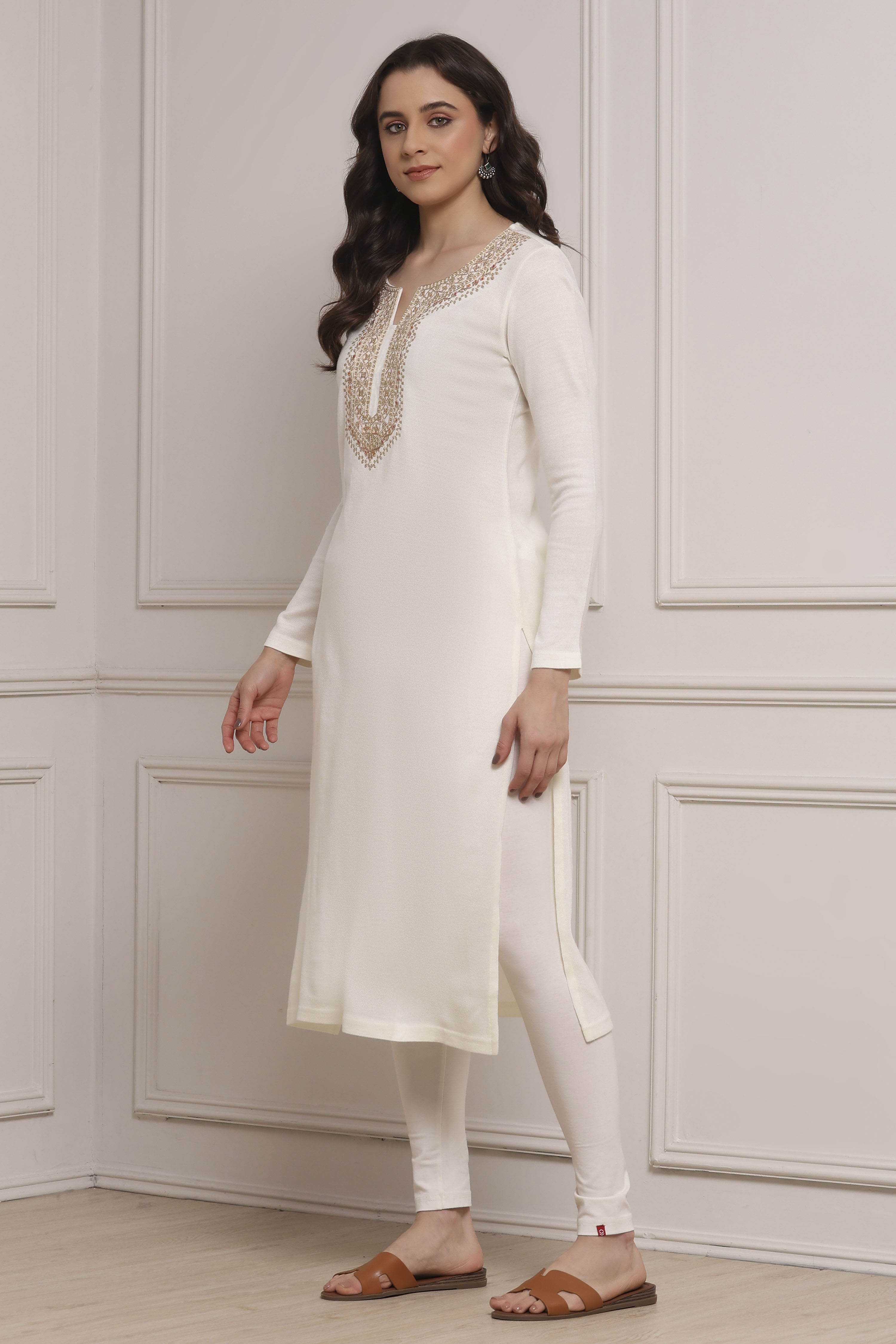 Black Acrylic Solid Straight Winter Kurta image number 2