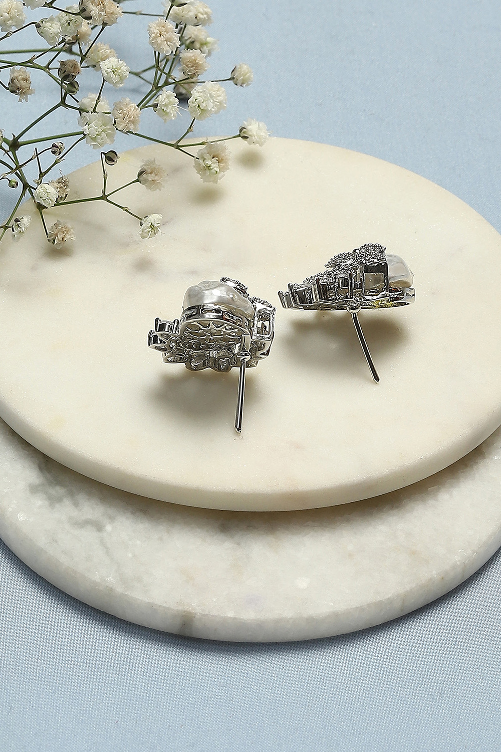 White Pearl Brass earrings image number 2