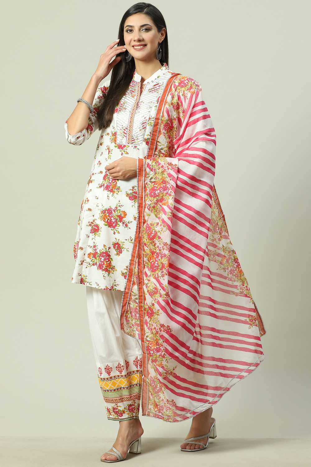 Yellow Cotton Straight Kurta Salwar Suit Set image number 5