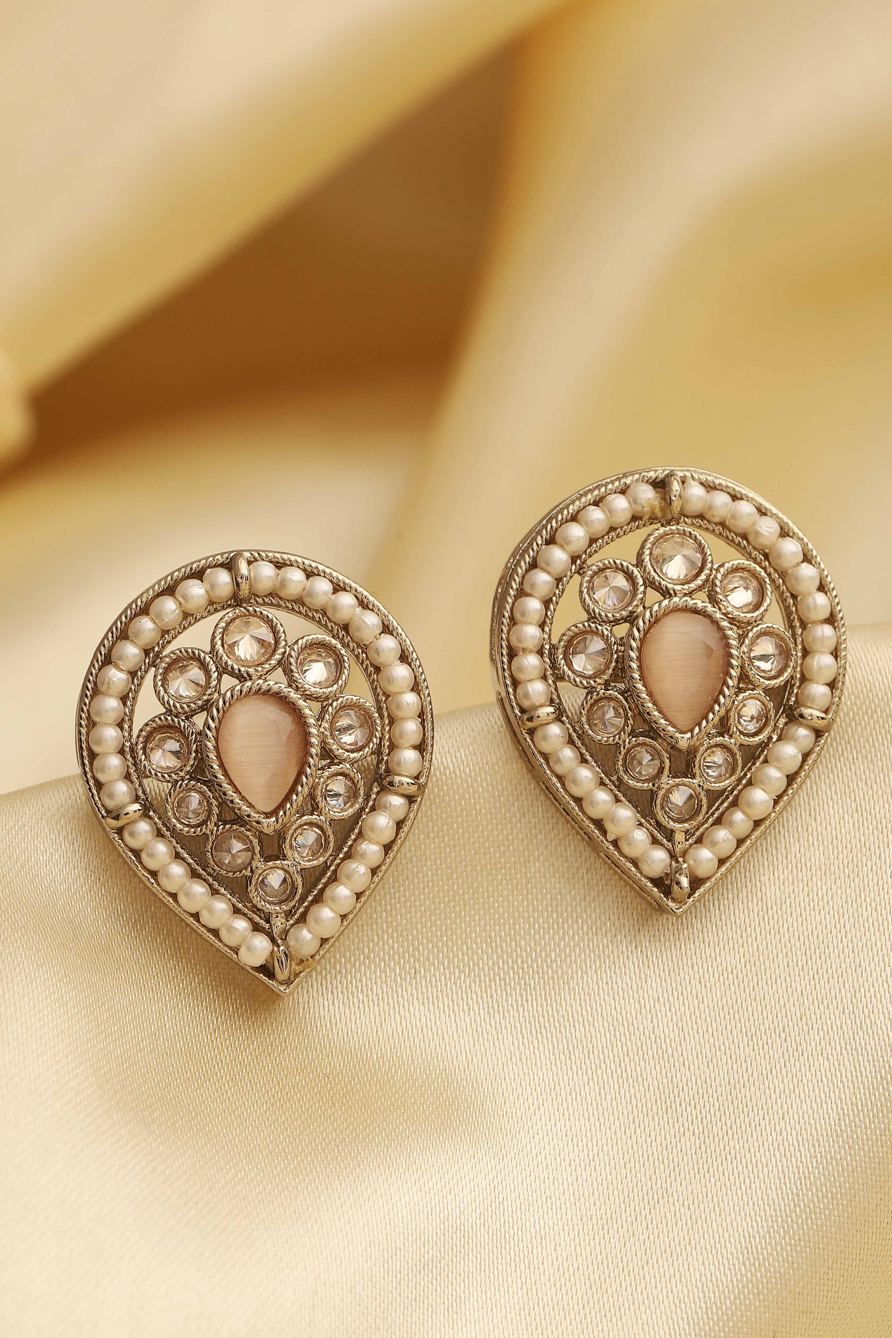 Peach Pearl Earrings image number 0