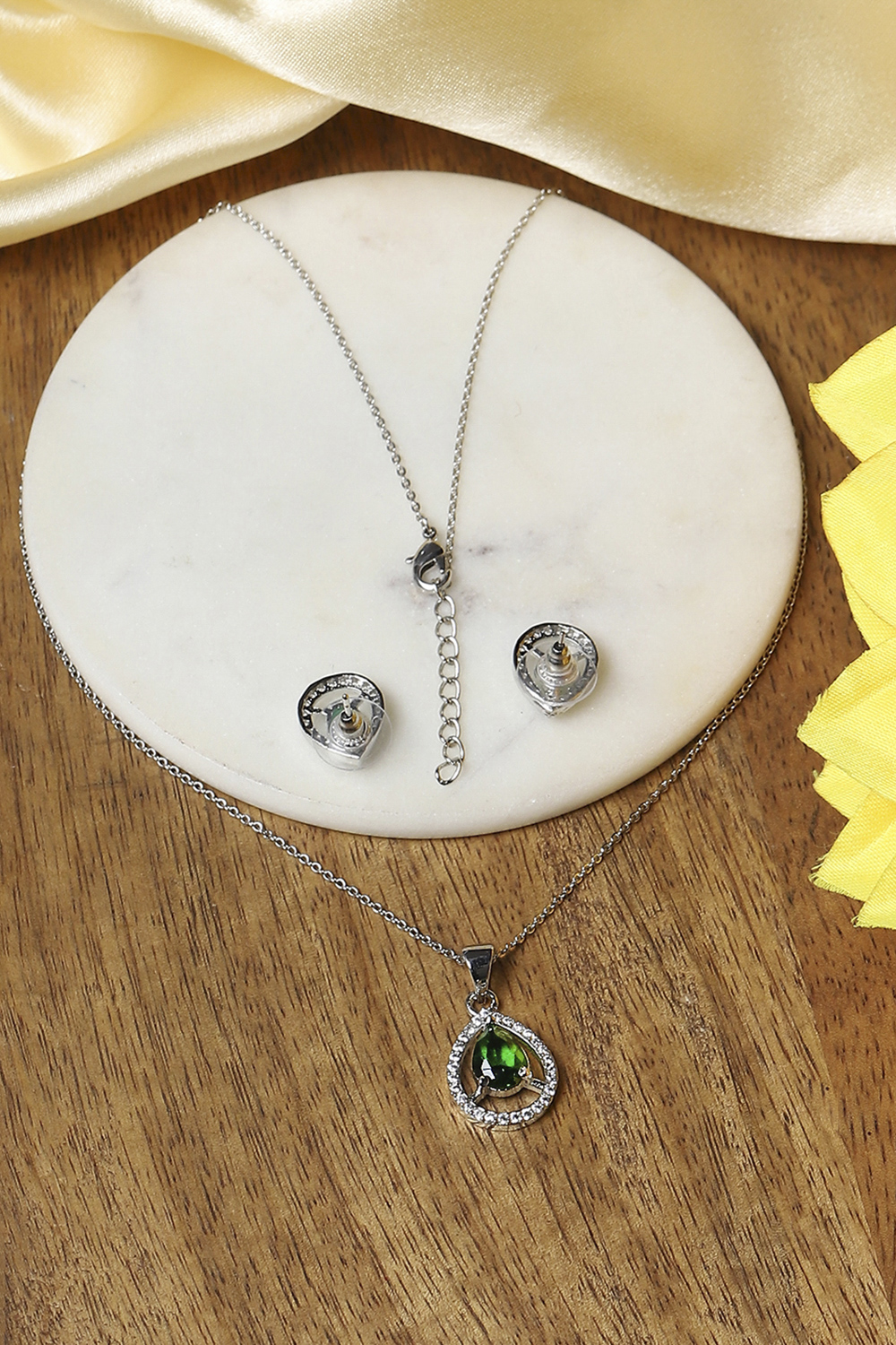 Green Stone Necklace Set image number 2