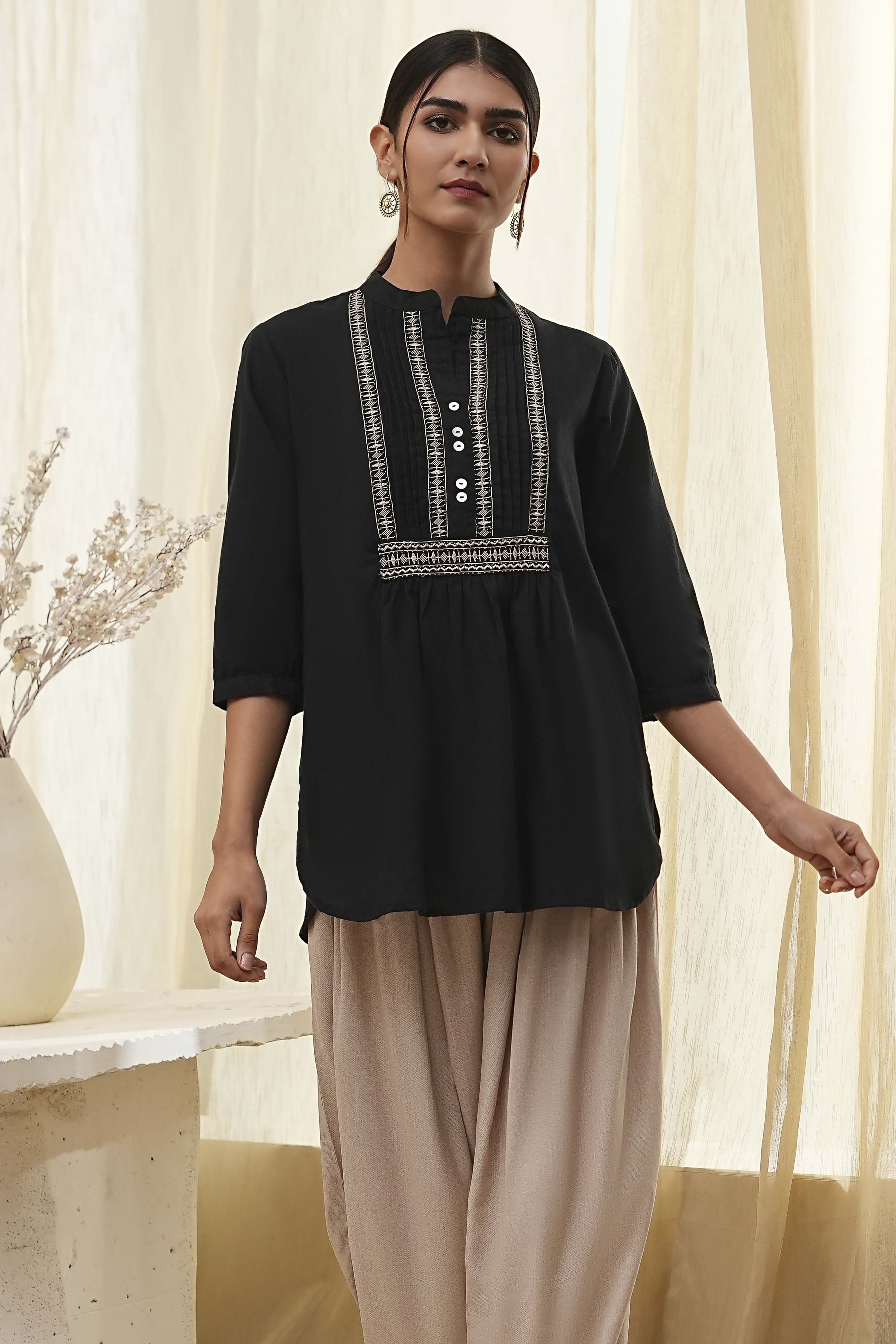 Black Cotton Yarn-Dyed Short Straight Kurta image number 5