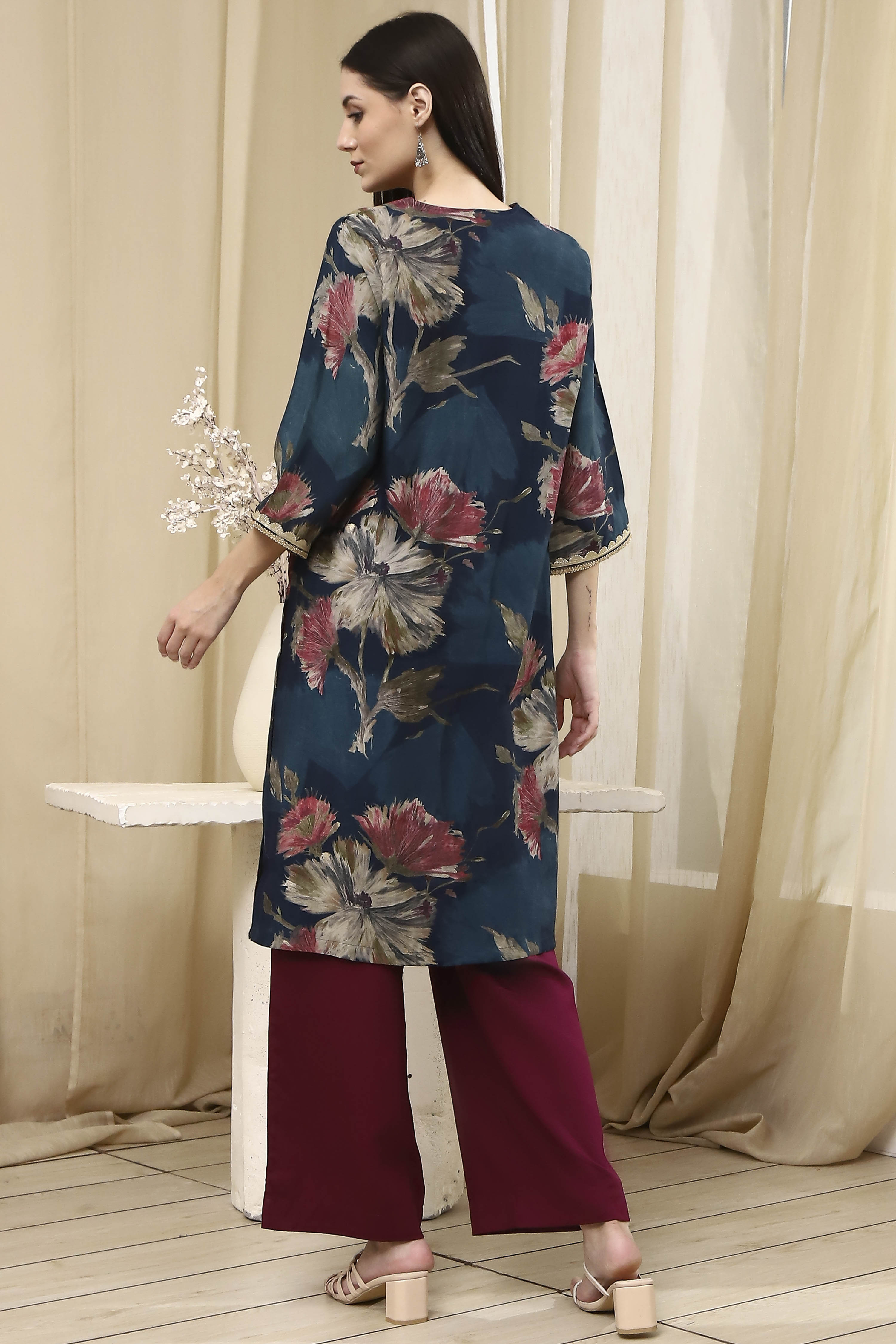 Coral Red Floral Printed Straight Kurta image number 3