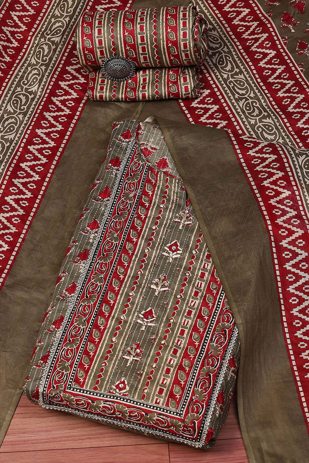 Green Cotton Unstitched Suit set image number 0