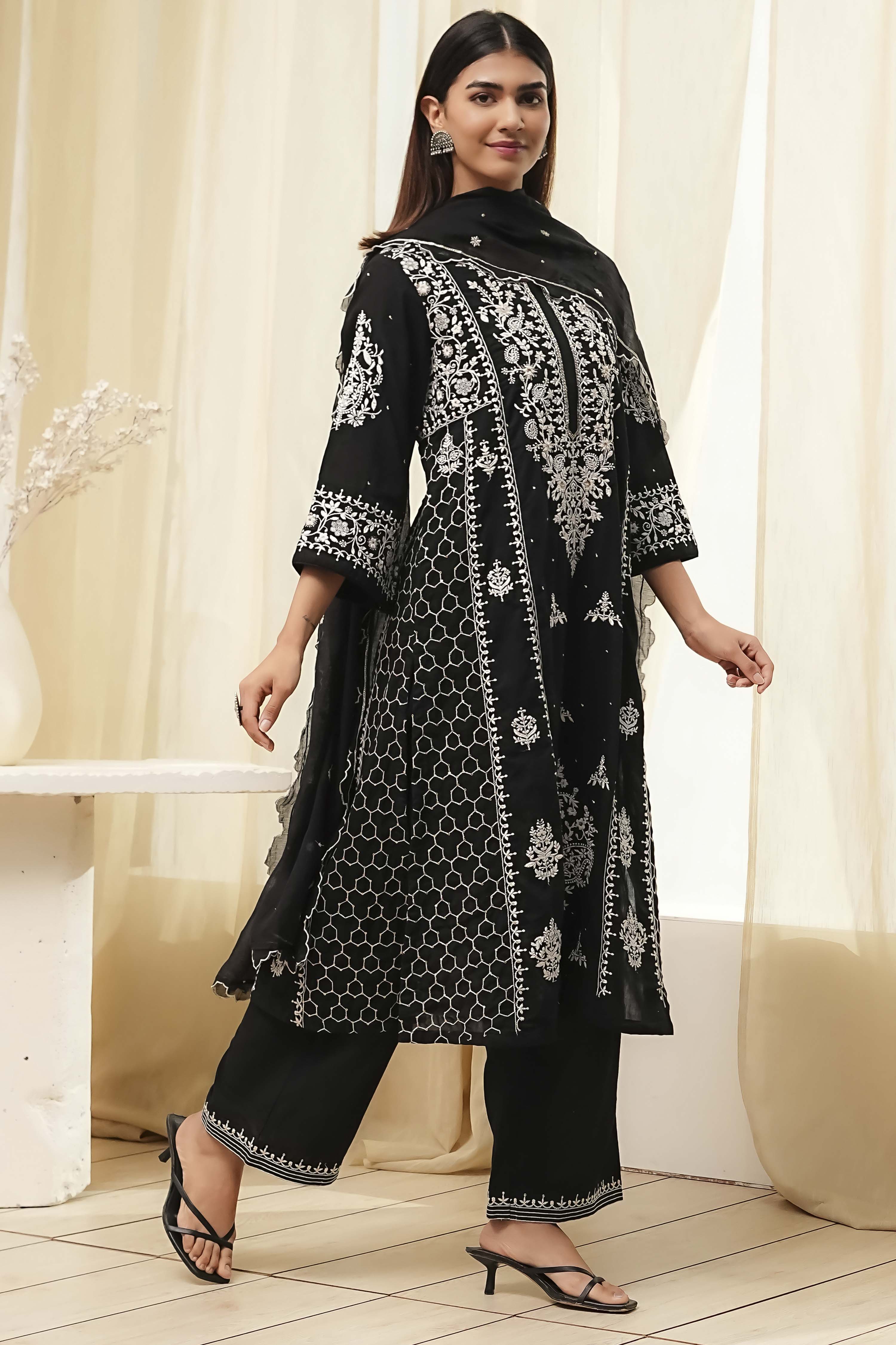 Pink Cotton Blend Embroidered Straight Suit Set image number 5