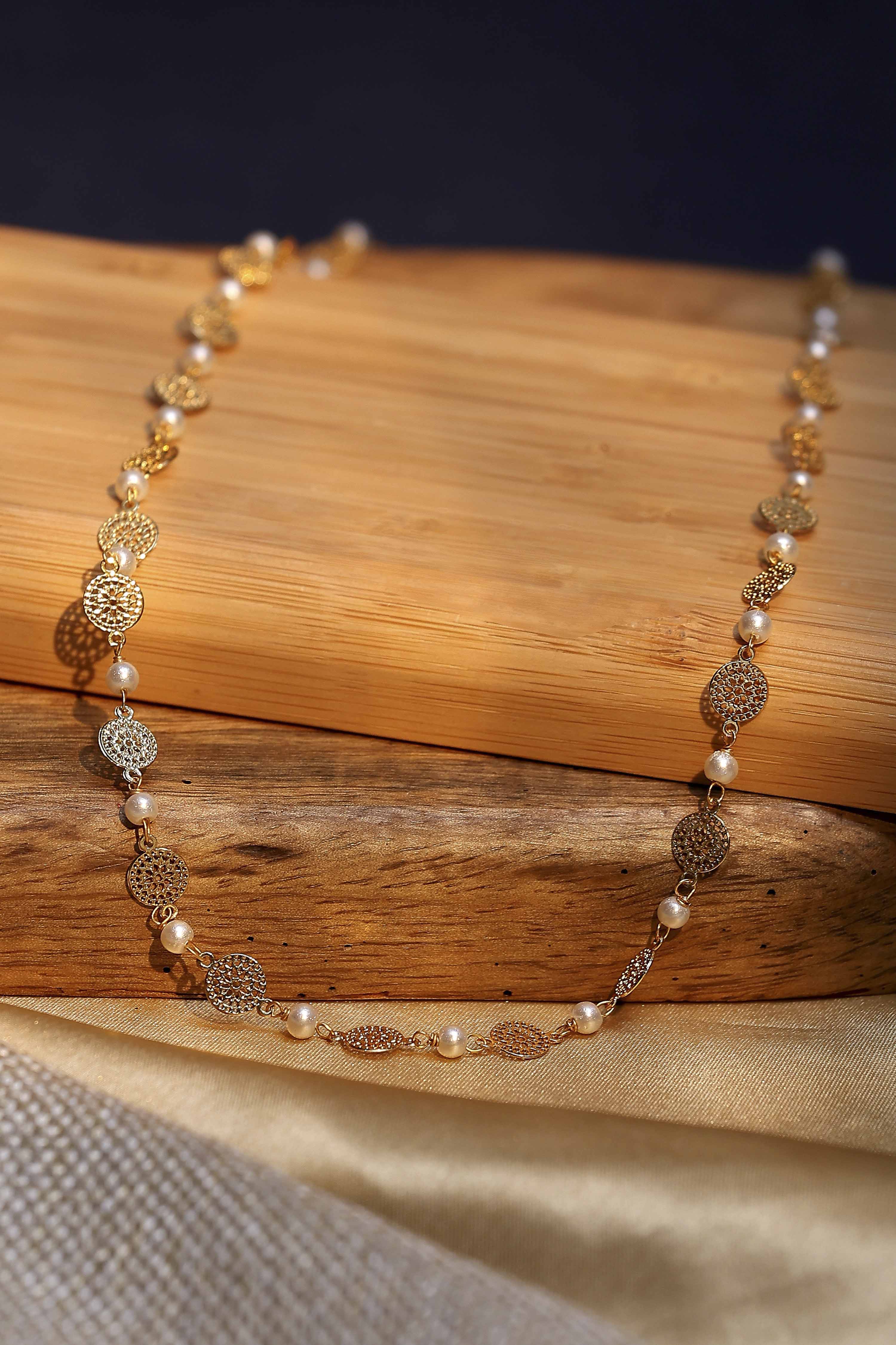 Gold Pearl Necklace image number 0