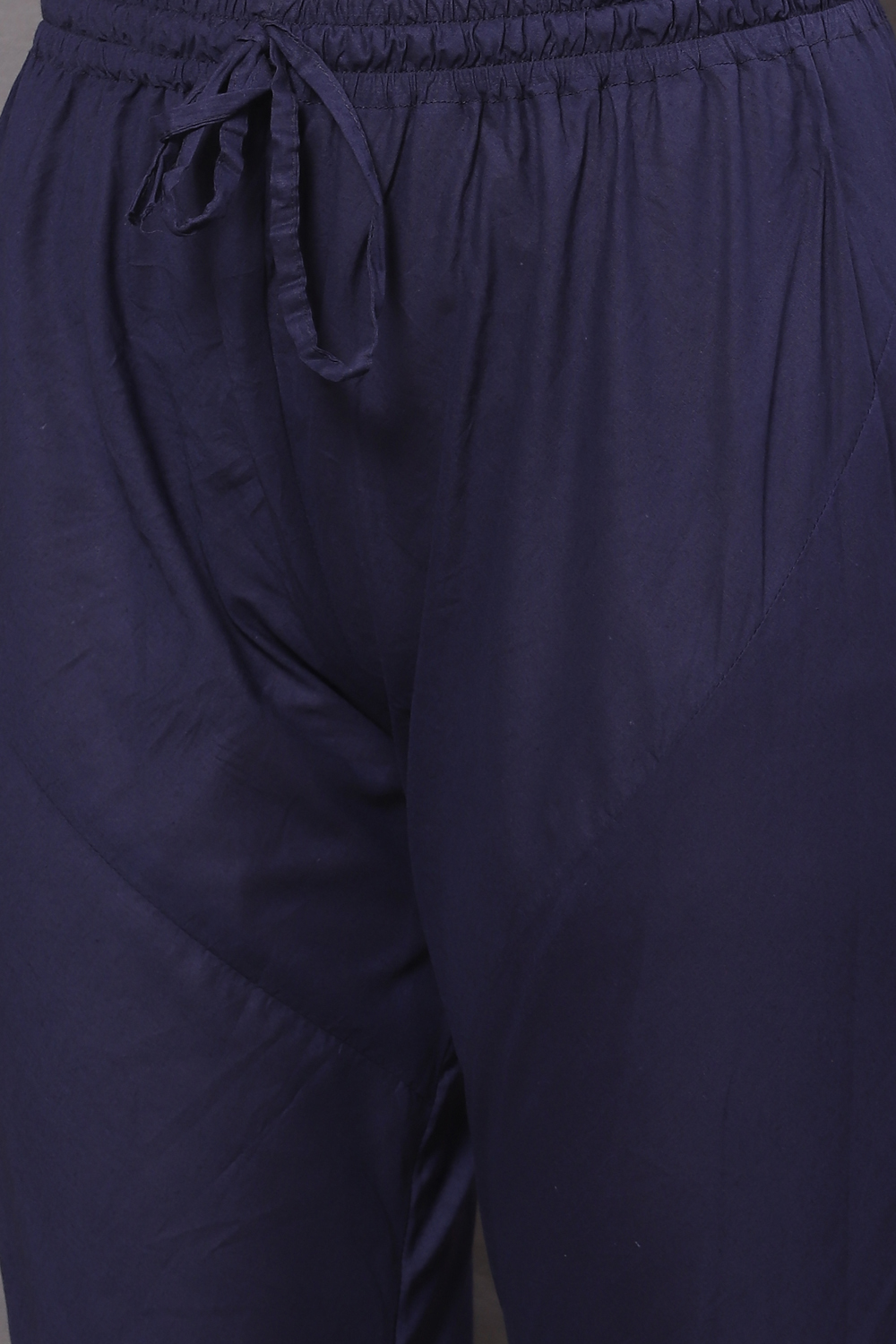 Blue Silk Straight Embroidered Suit Set image number 4
