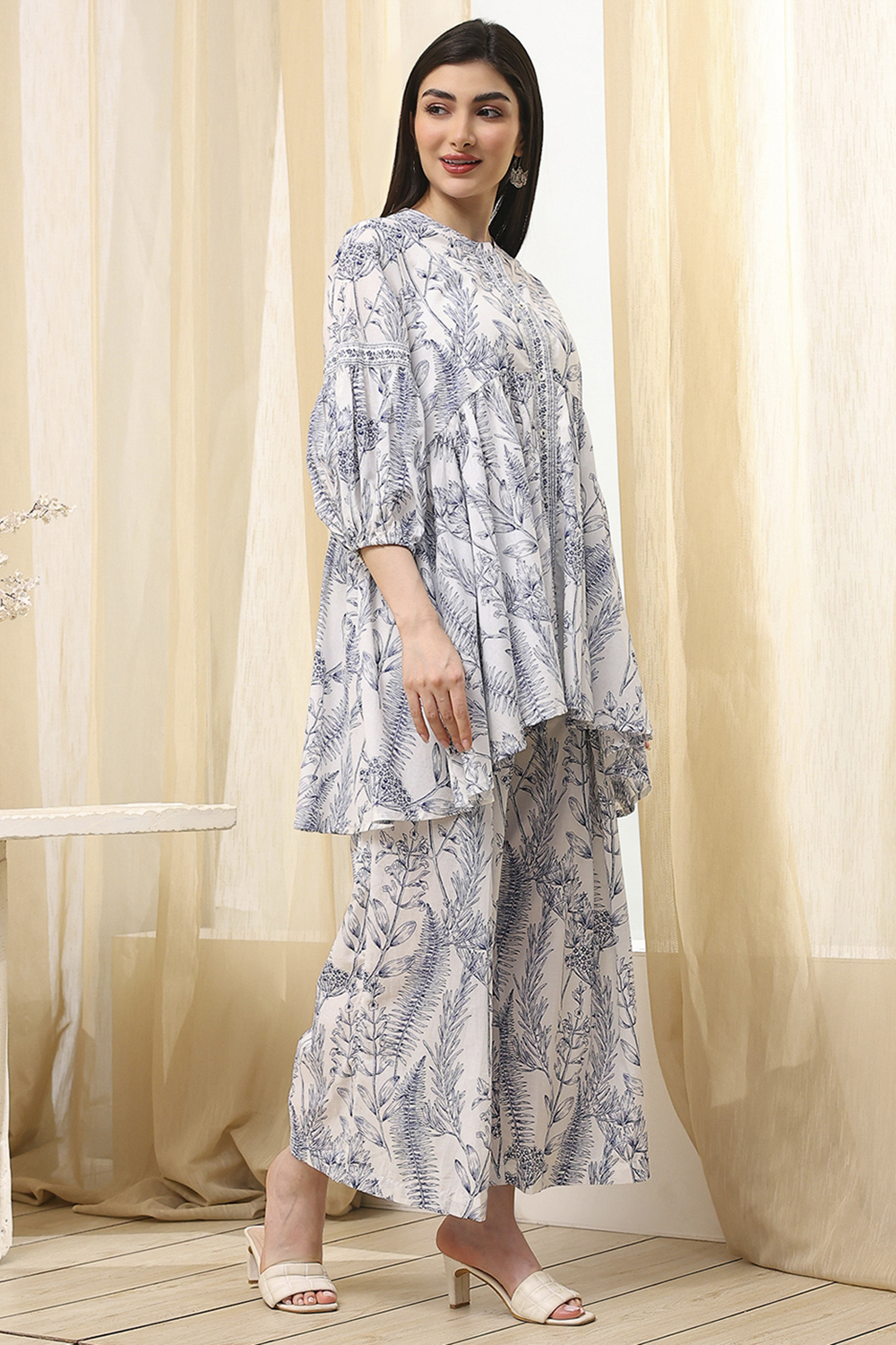 Off-White and Blue Cotton Asymmetric Co-ord Set image number 3