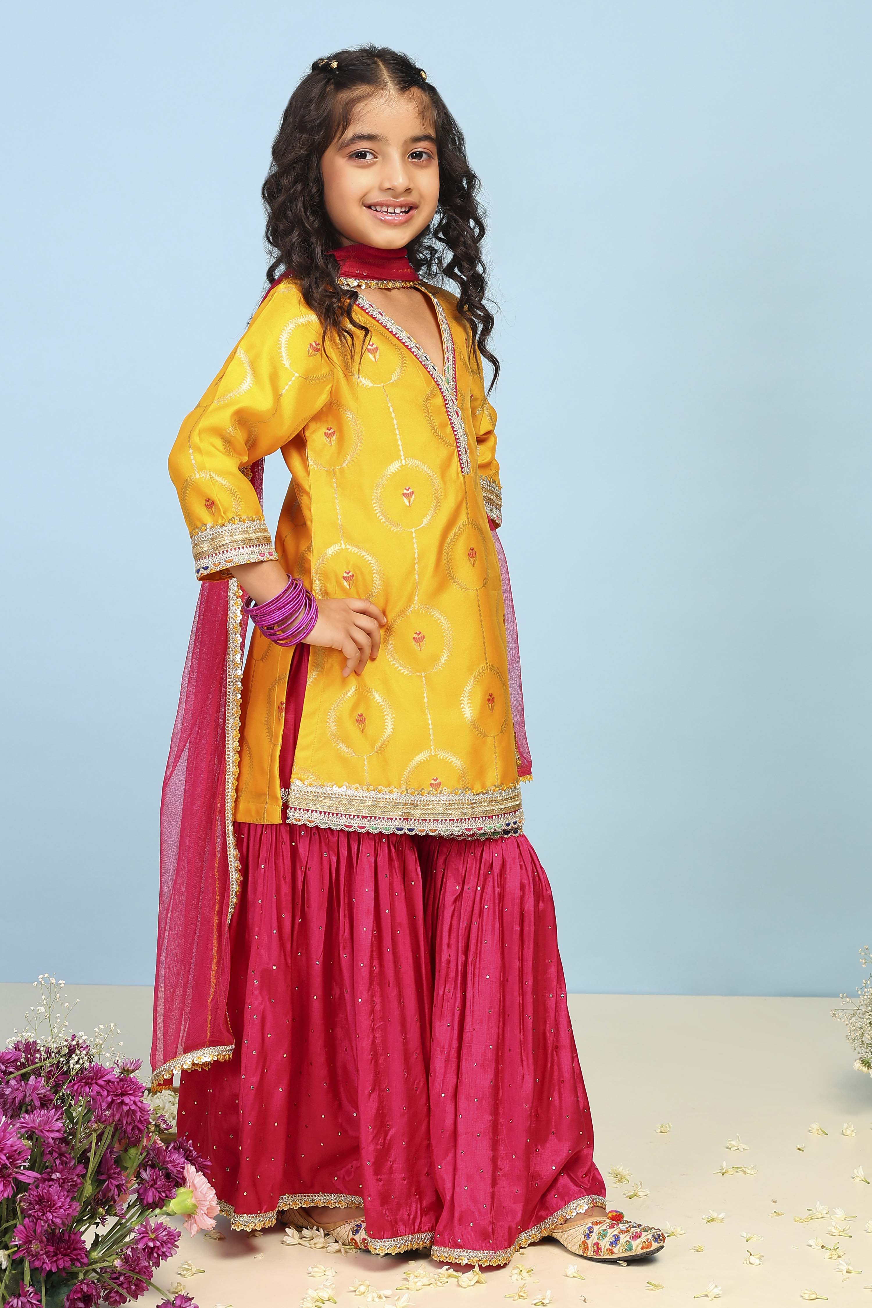 Yellow Polyester Straight Suit Set image number 5