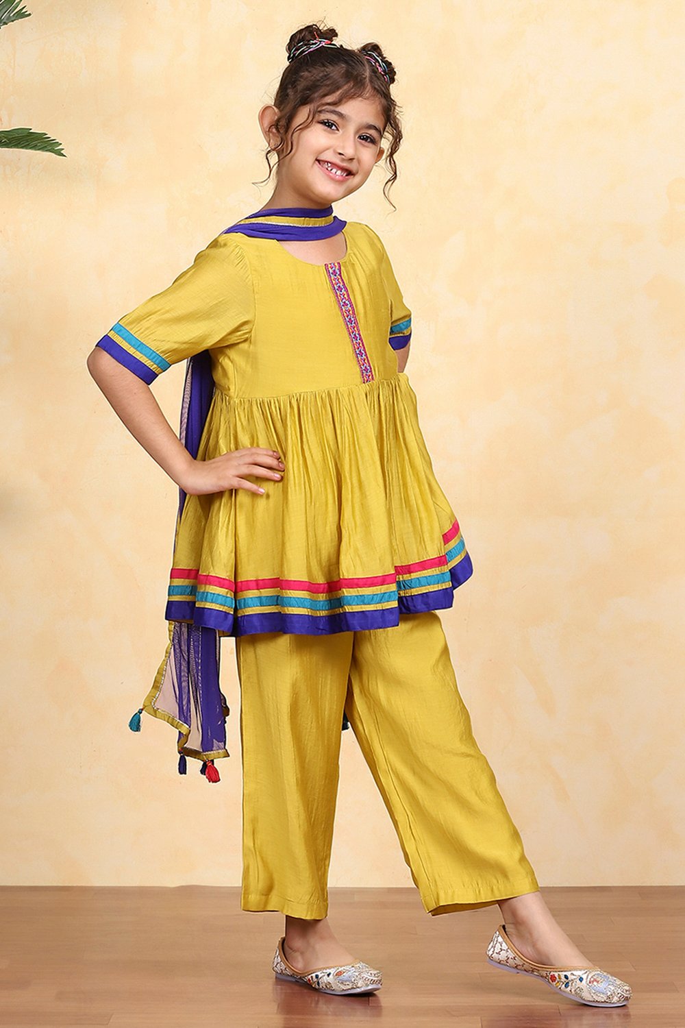 Green Polyester Blend Solid Gathered Suit Set image number 5