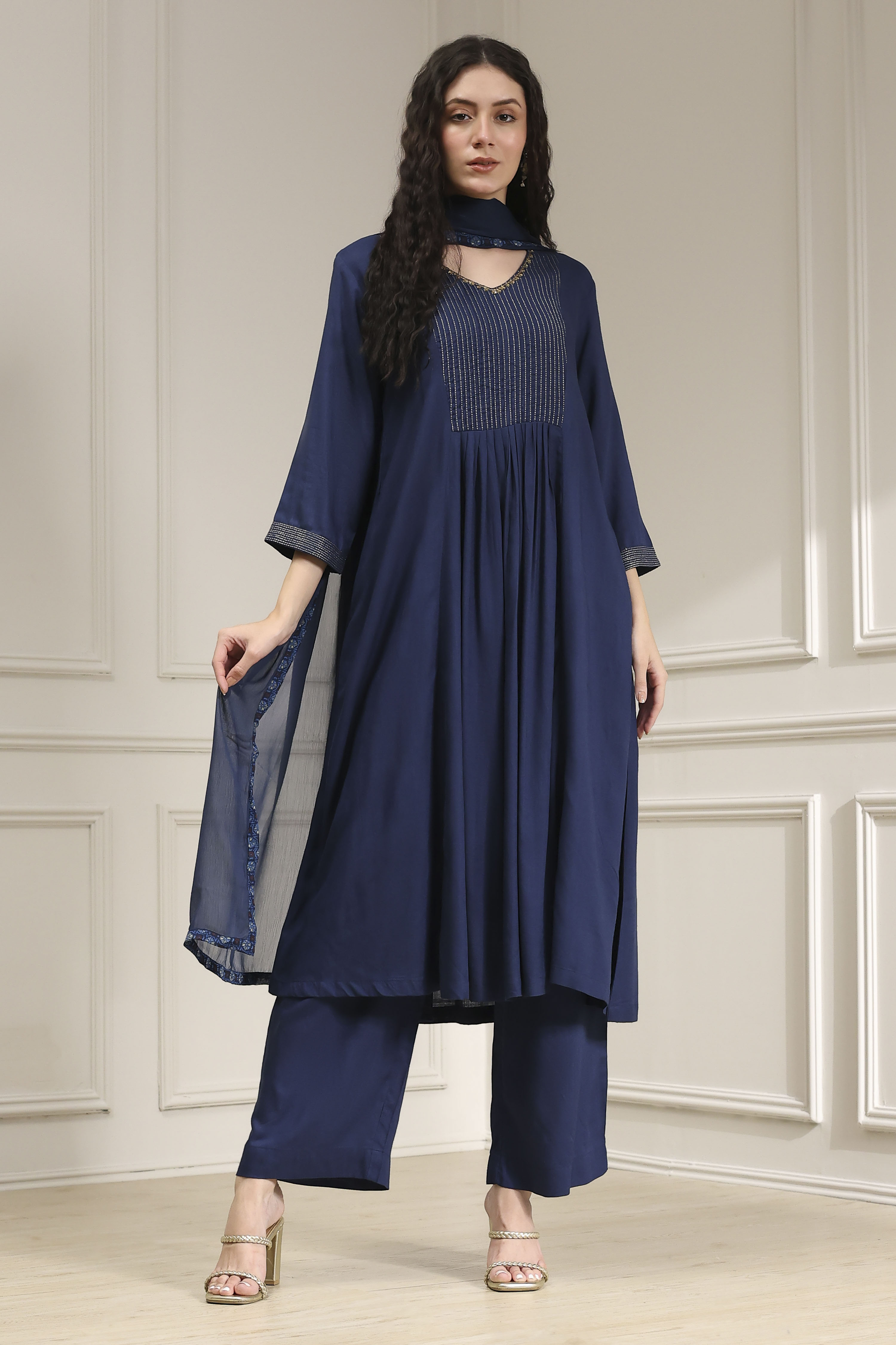 Blue Solid Gathered Suit Set image number 6