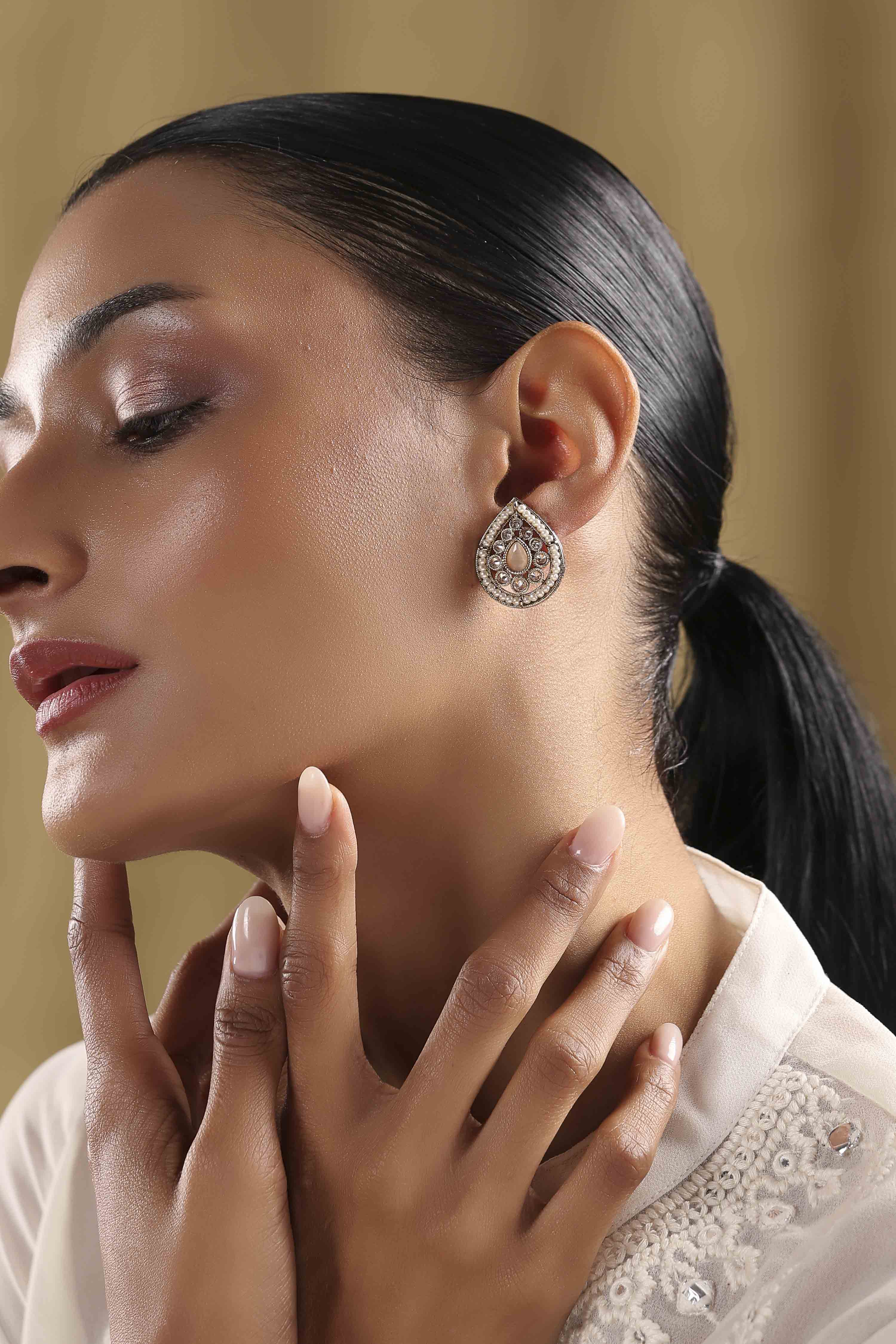 Peach Pearl Earrings image number 3