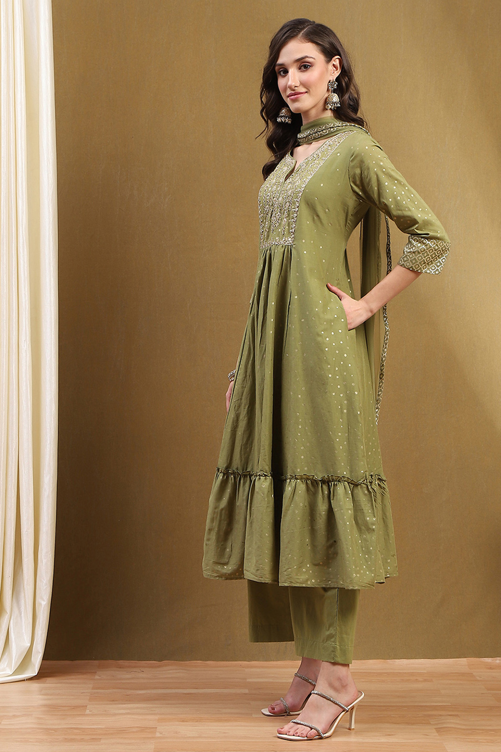 Green Cotton Printed Festive Gathered Suit Set image number 3