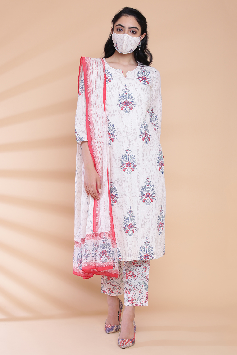 Off White Cotton Straight Kurta Regular Pant Suit Set image number 5
