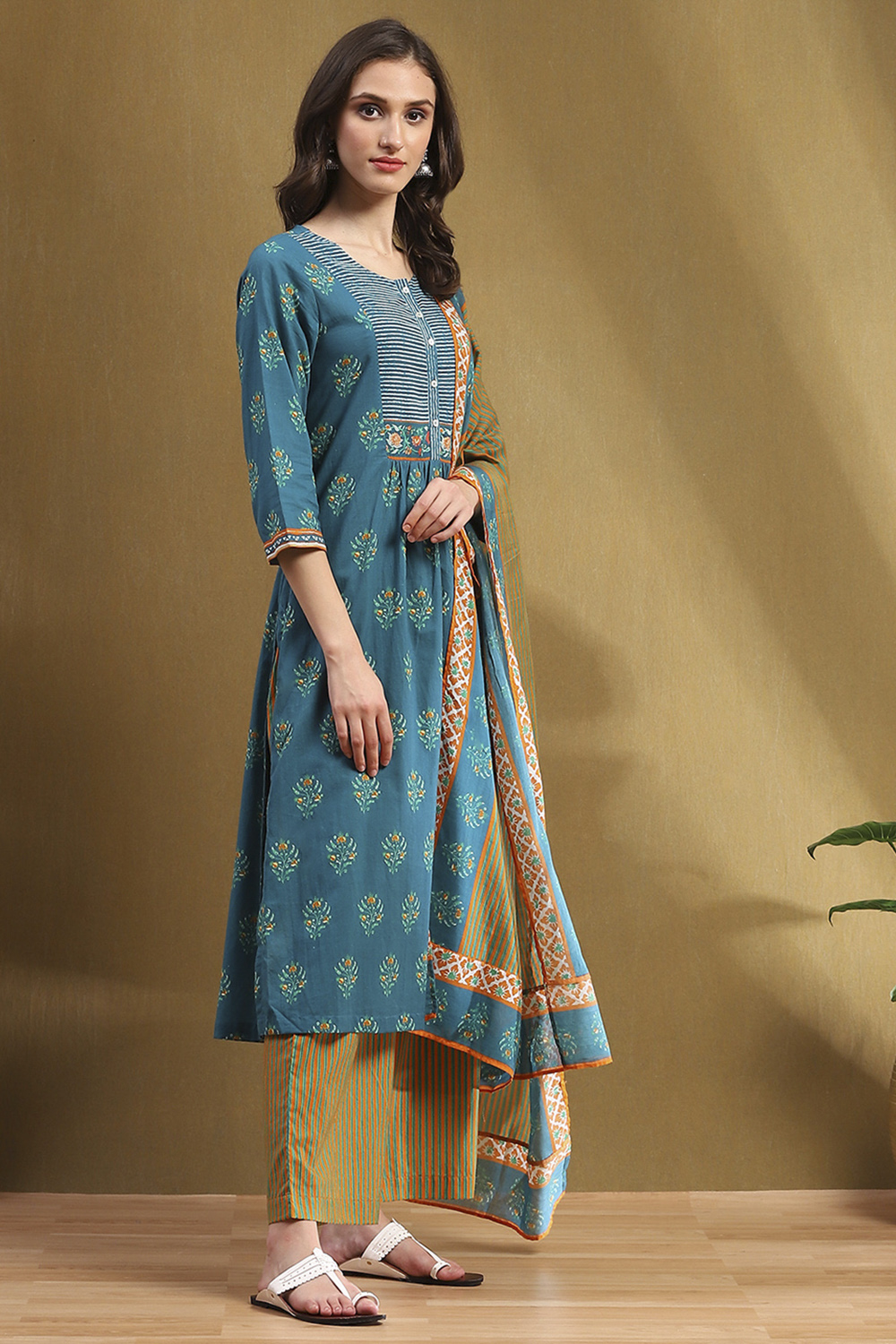 Blue Cotton Straight Suit Set image number 5